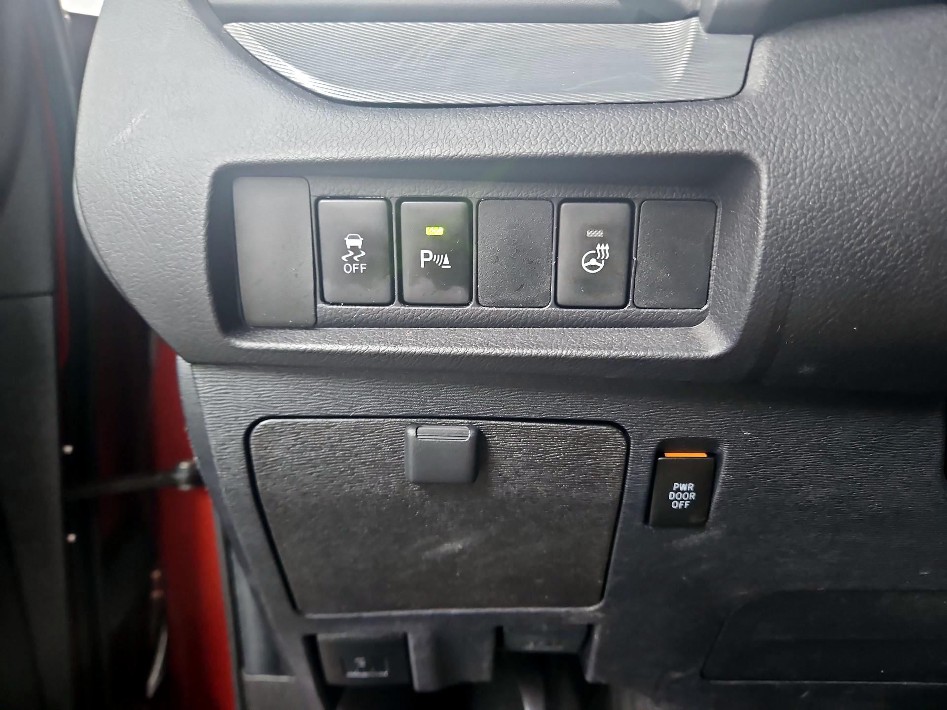 Thumbnail: 2019 Toyota Sienna - 13