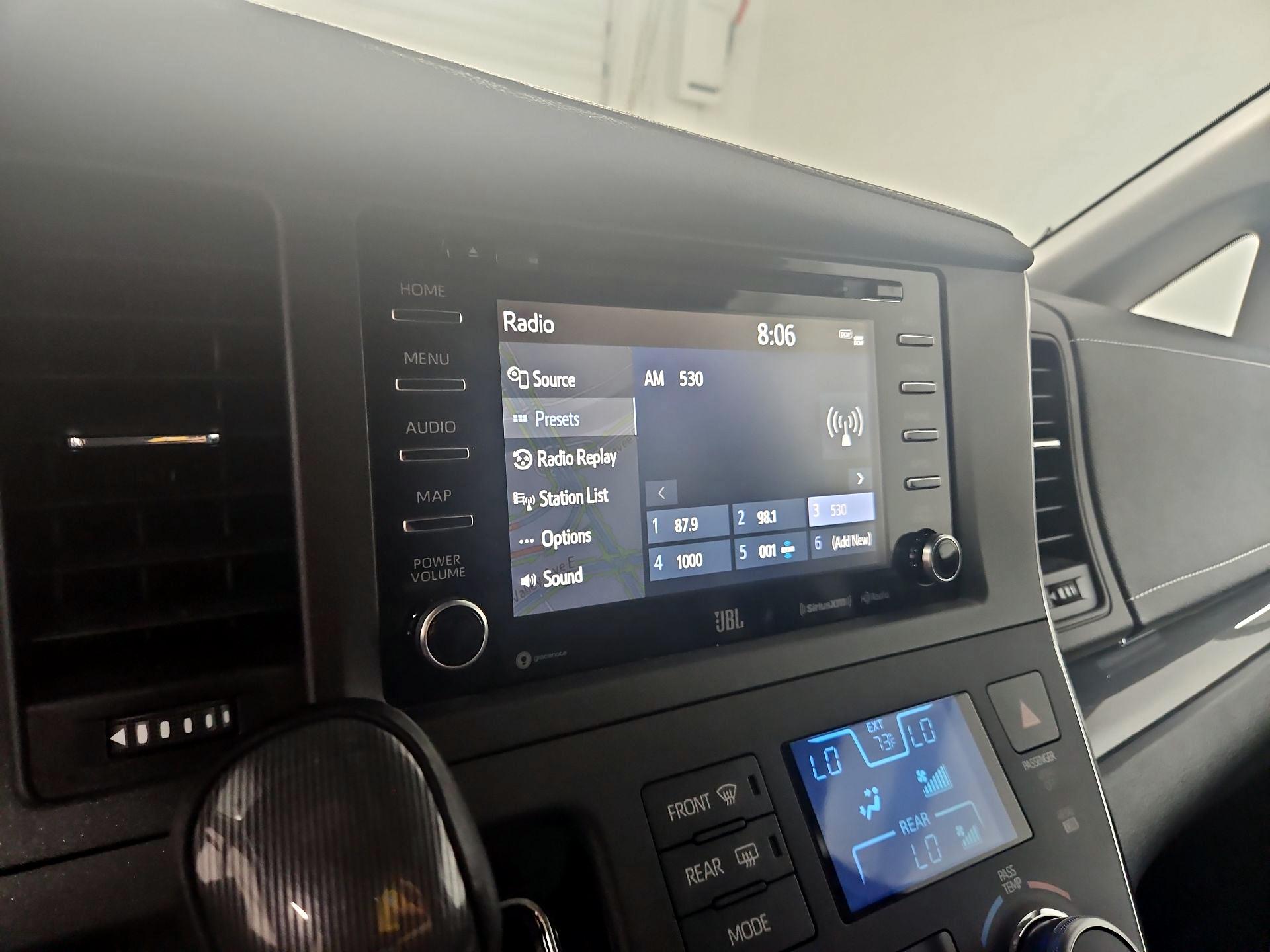 Thumbnail: 2019 Toyota Sienna - 15