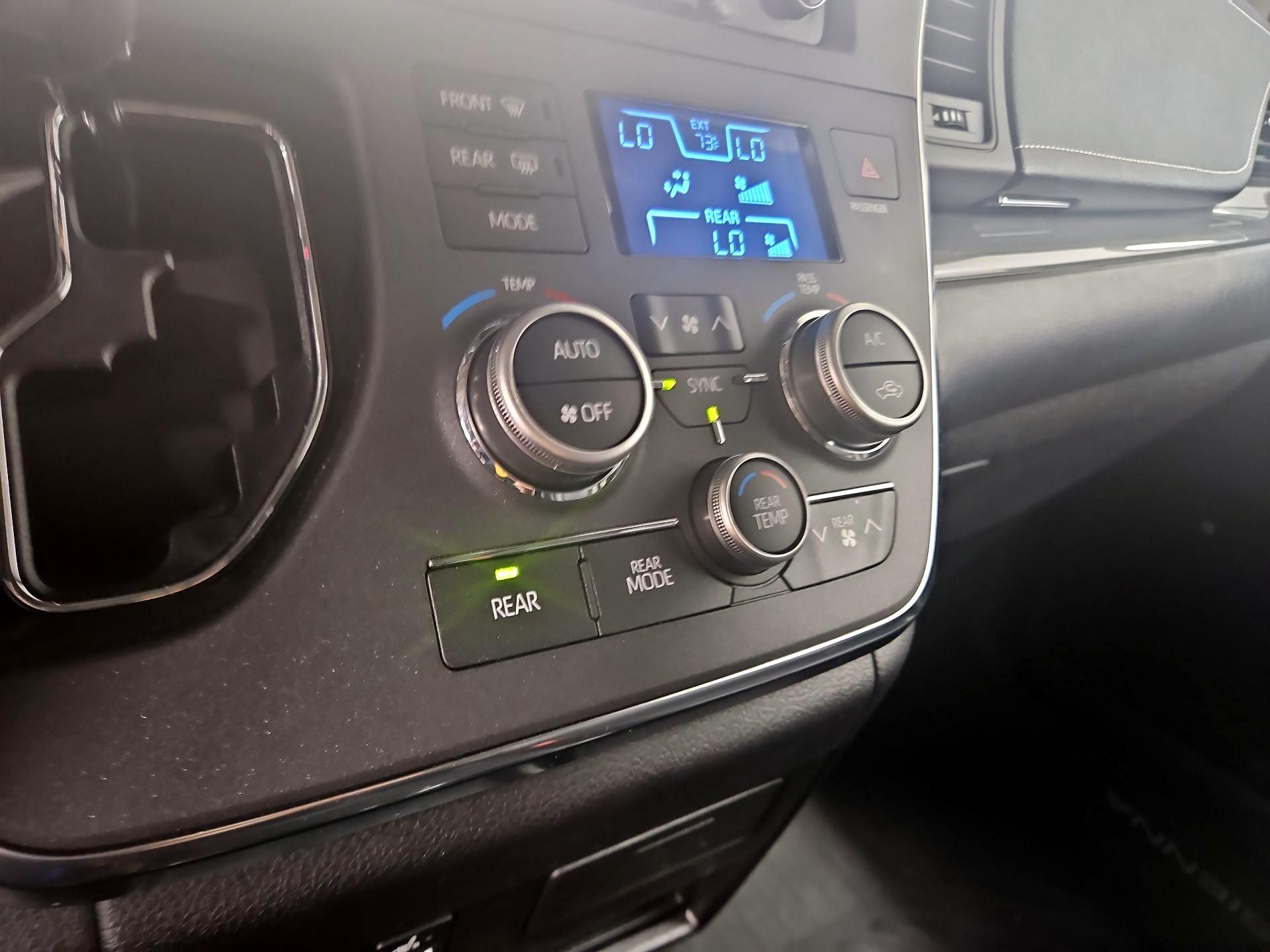 Thumbnail: 2019 Toyota Sienna - 16