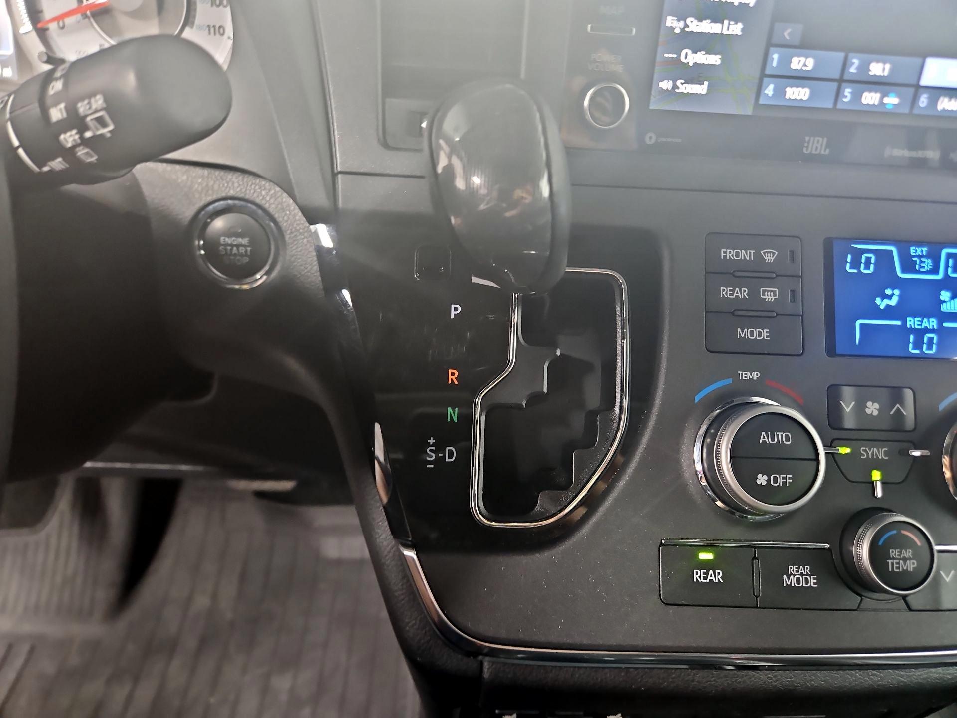 Thumbnail: 2019 Toyota Sienna - 17