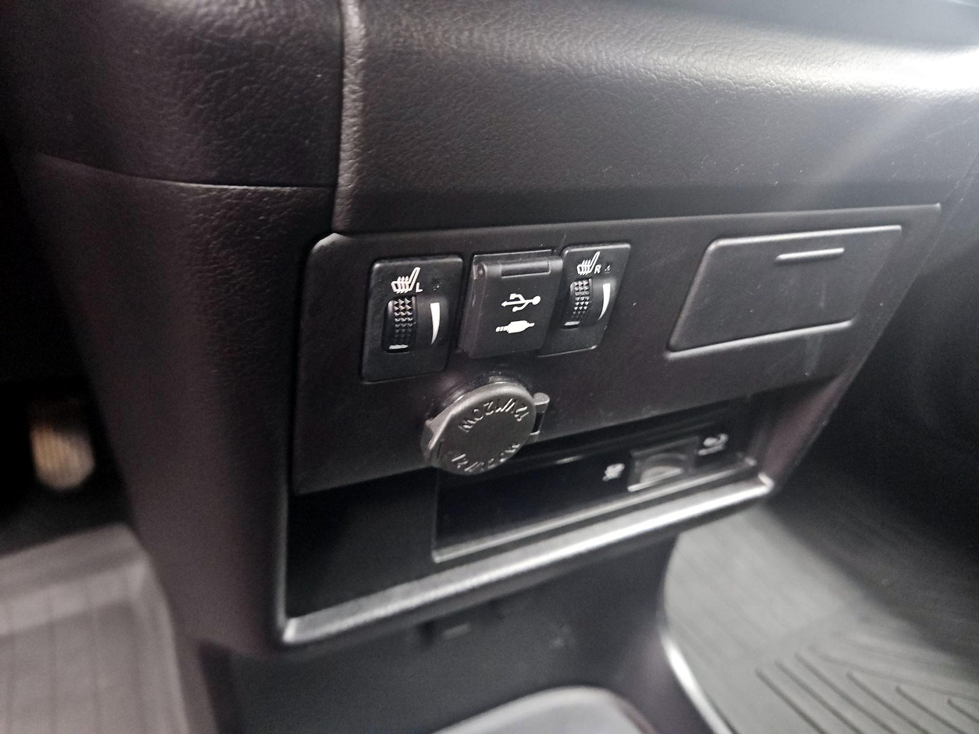 Thumbnail: 2019 Toyota Sienna - 18