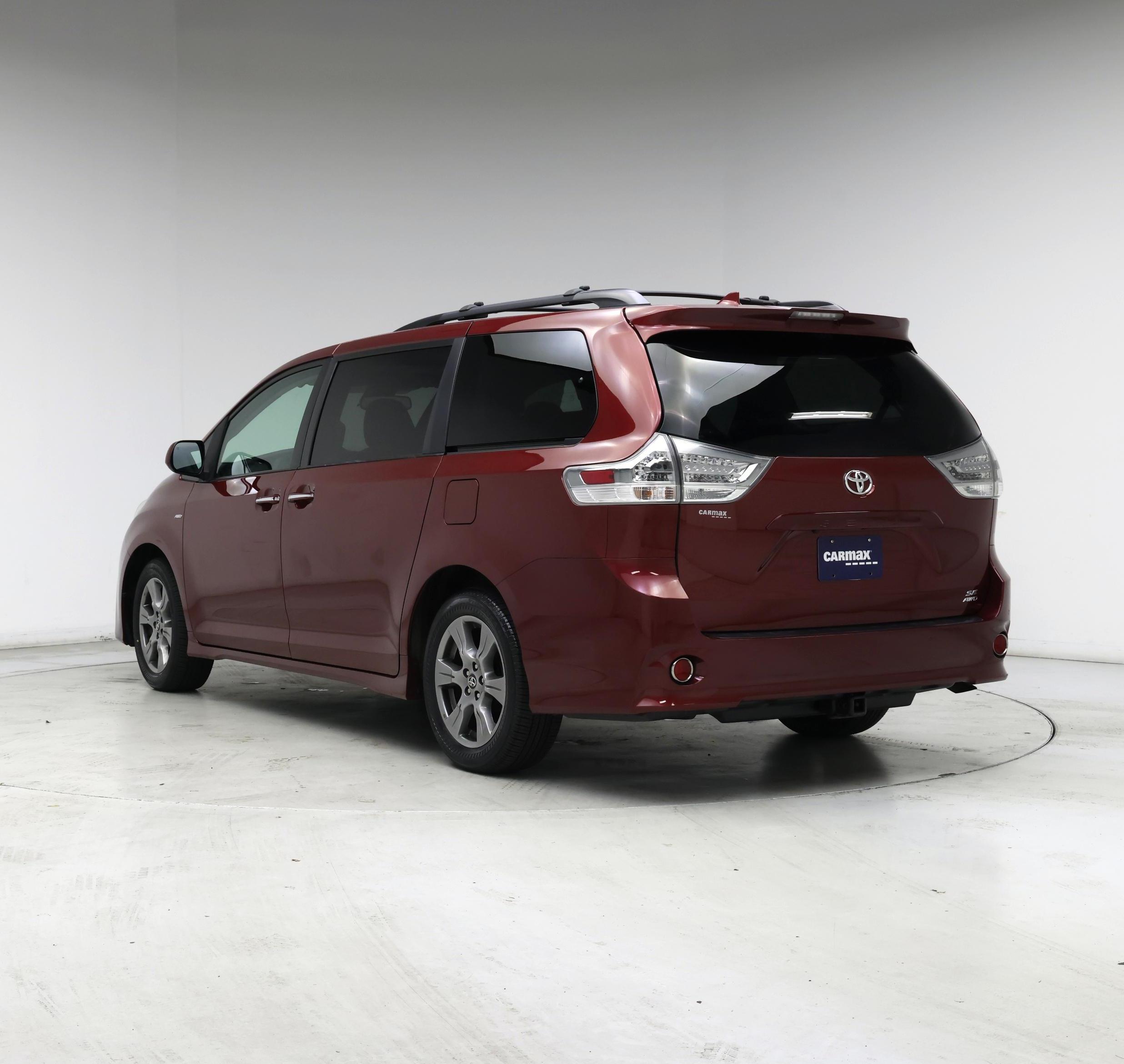 Thumbnail: 2019 Toyota Sienna - 2
