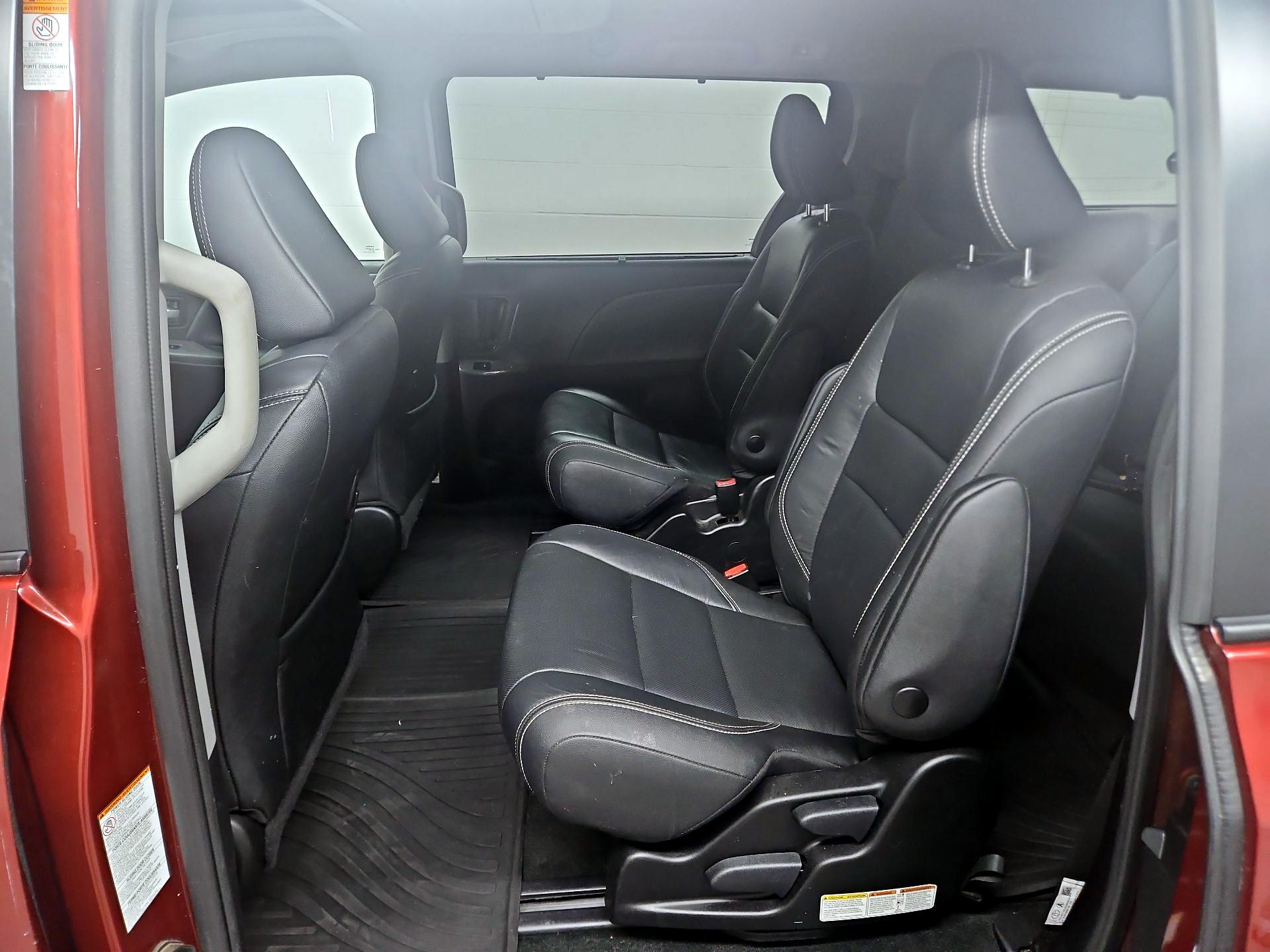 Thumbnail: 2019 Toyota Sienna - 20