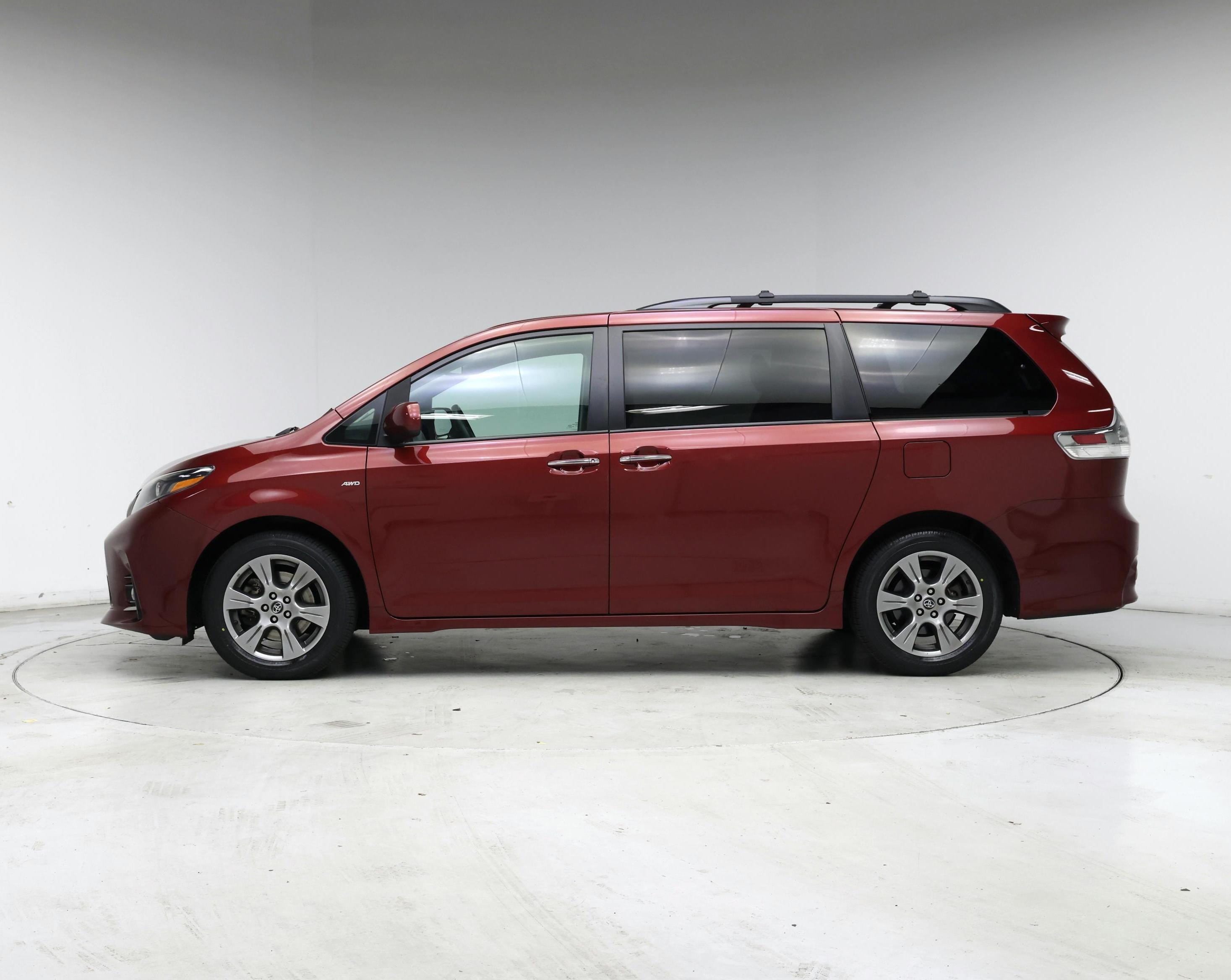 Thumbnail: 2019 Toyota Sienna - 3