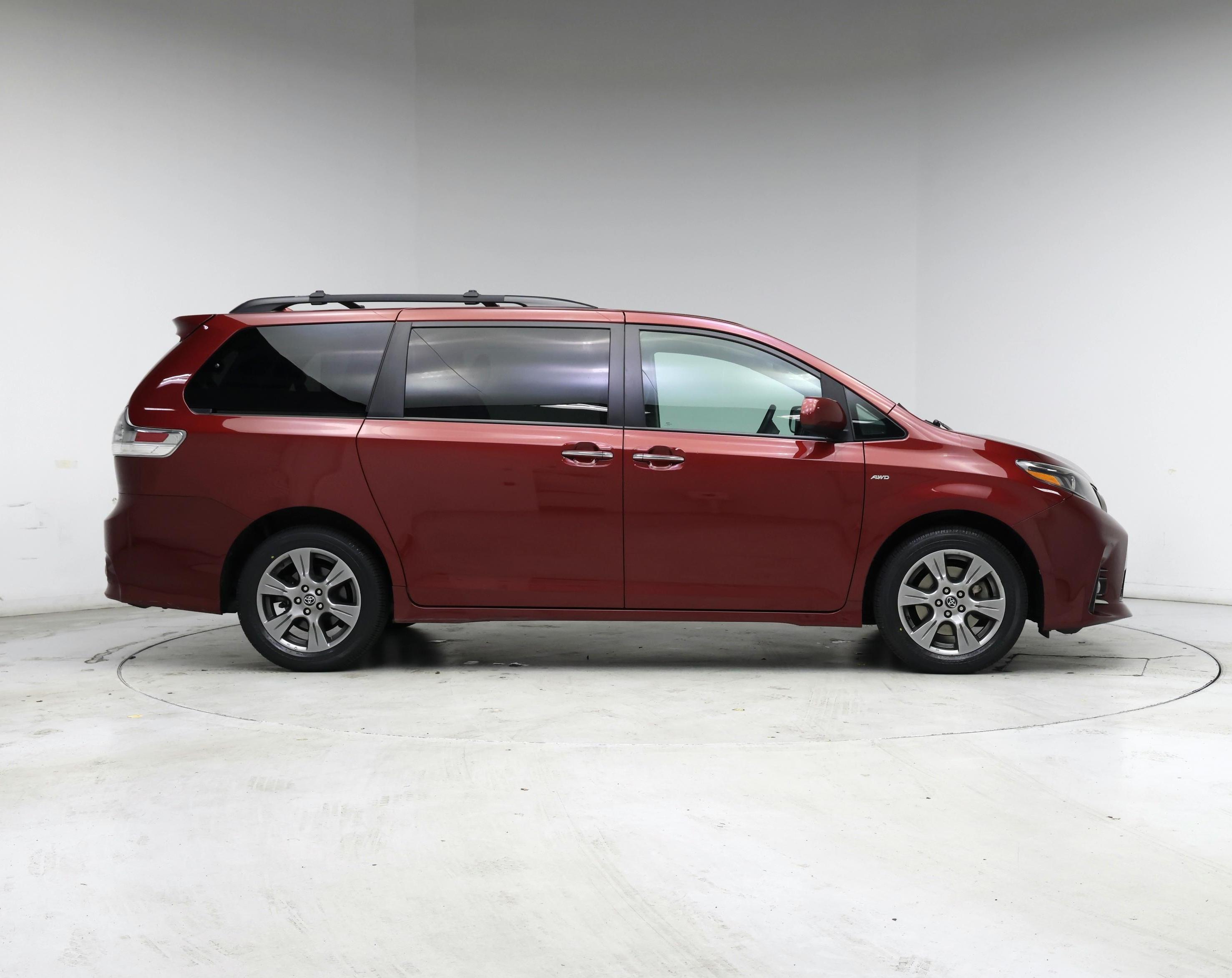 Thumbnail: 2019 Toyota Sienna - 7