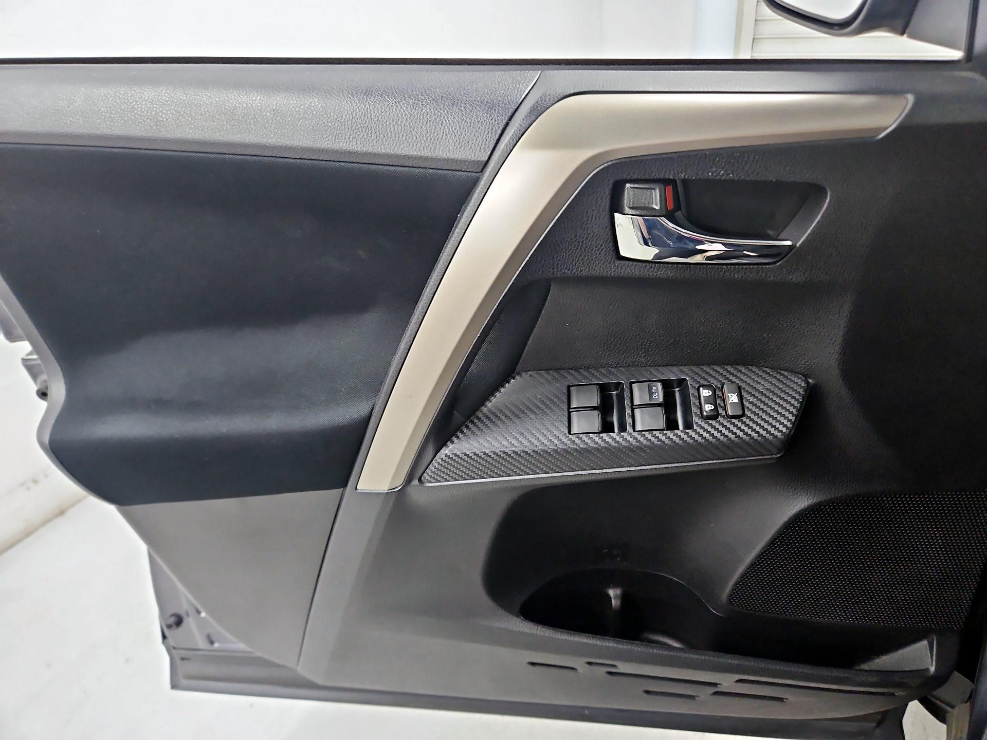 Thumbnail: 2015 Toyota RAV4 - 12