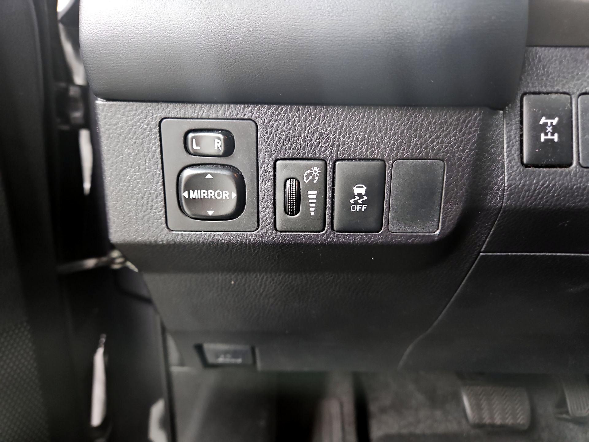 Thumbnail: 2015 Toyota RAV4 - 13