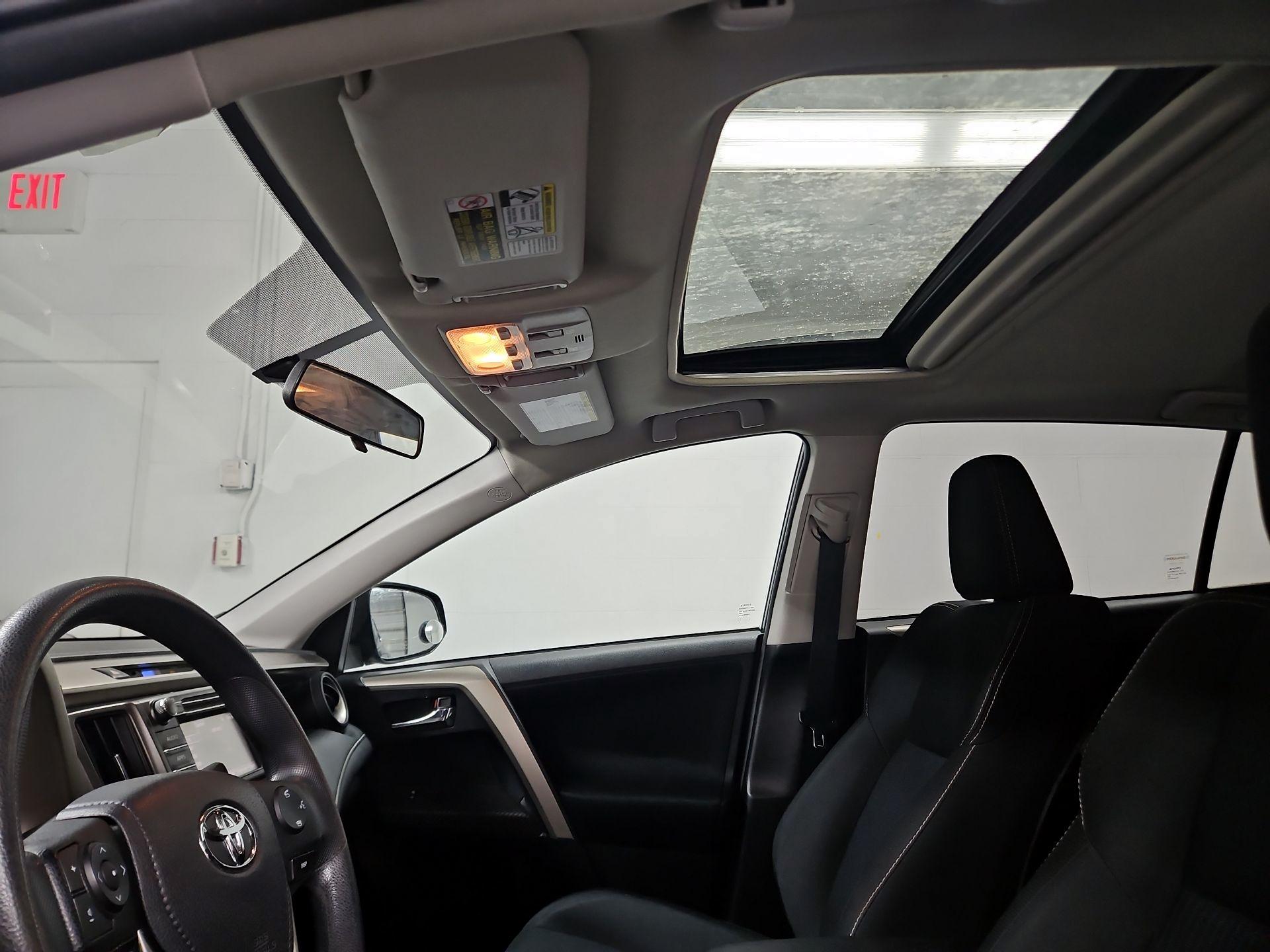 Thumbnail: 2015 Toyota RAV4 - 19
