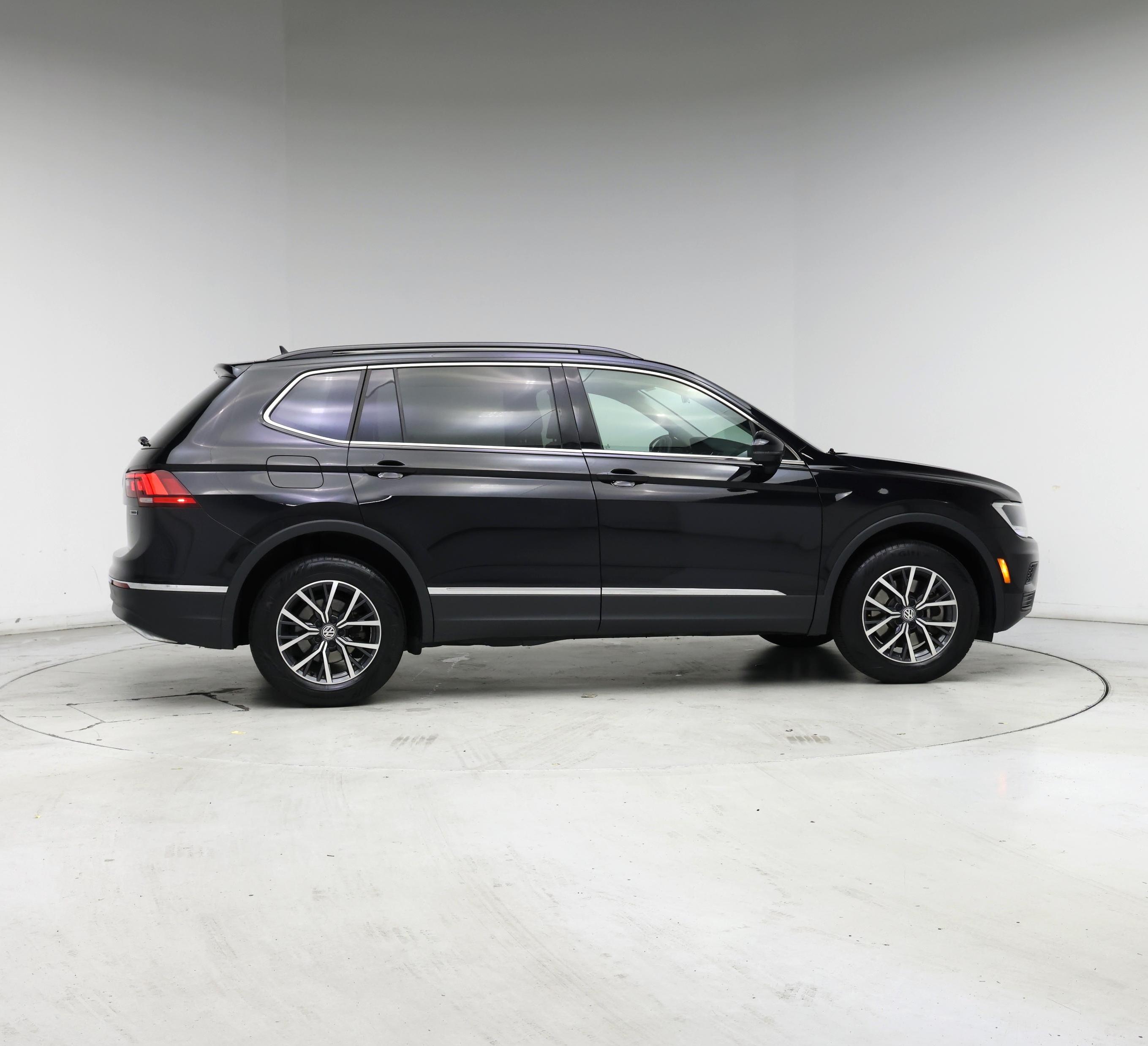 Thumbnail: 2020 Volkswagen Tiguan - 7