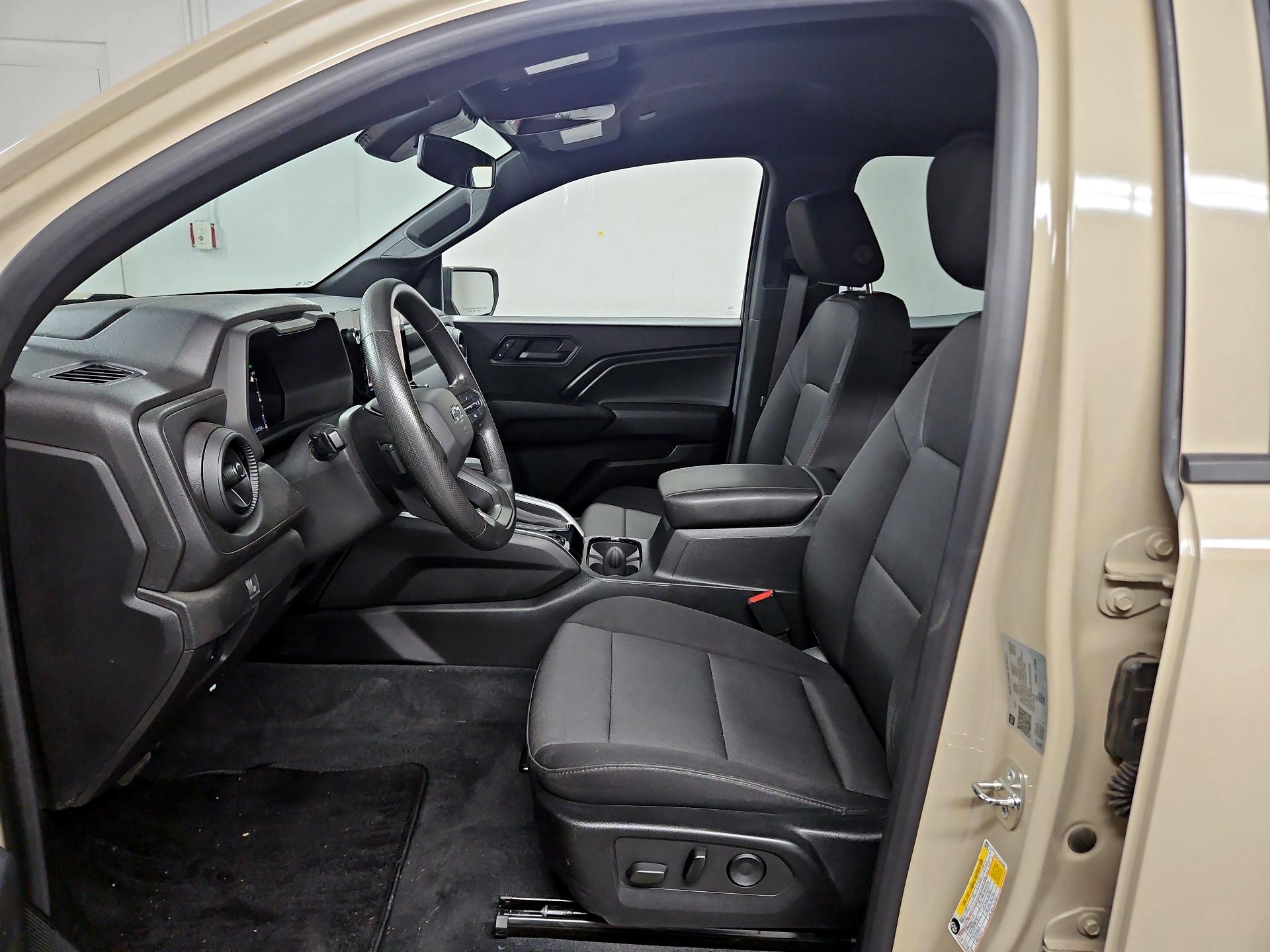 Thumbnail: 2023 Chevrolet Colorado - 11