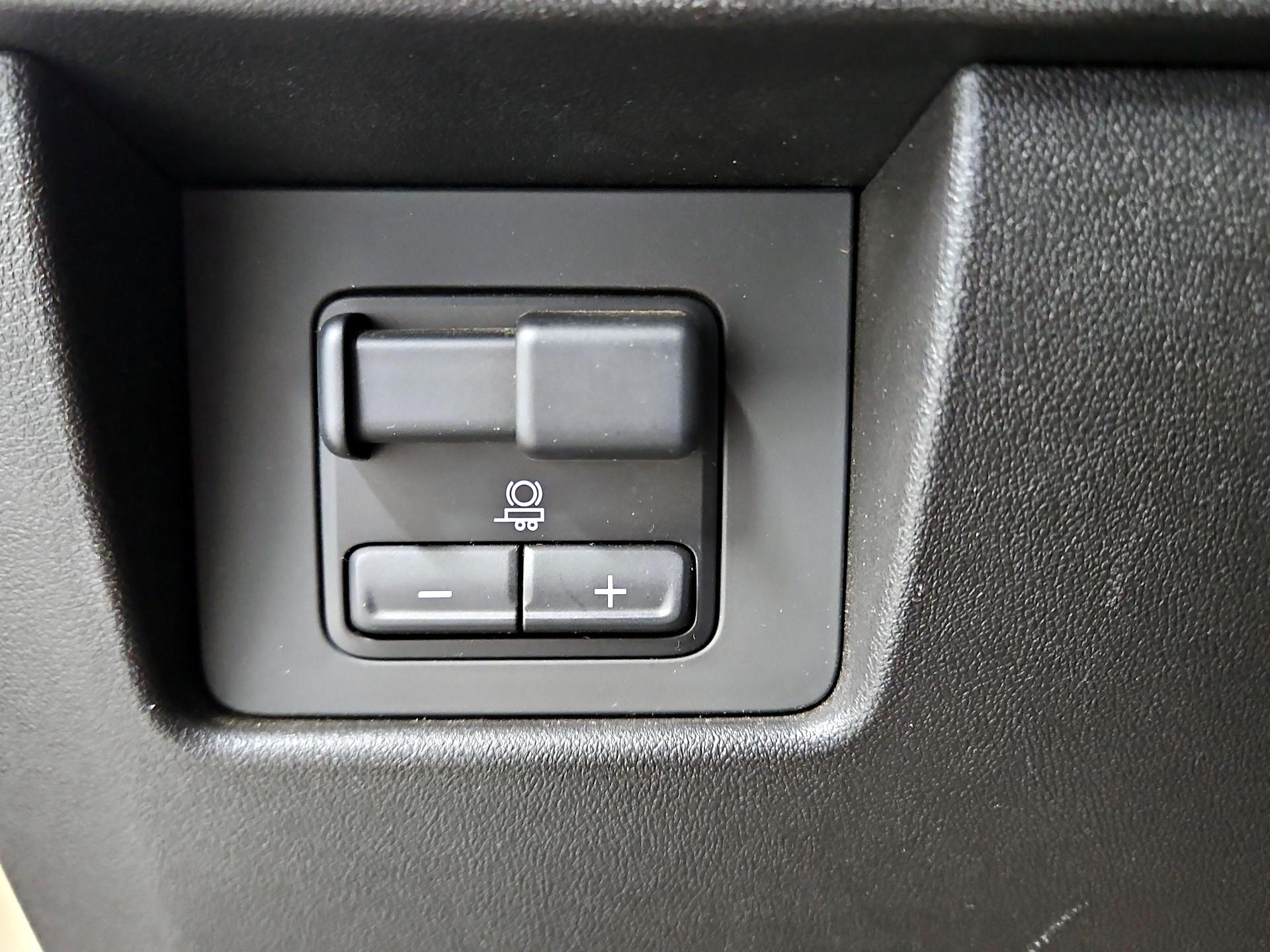 Thumbnail: 2023 Chevrolet Colorado - 13