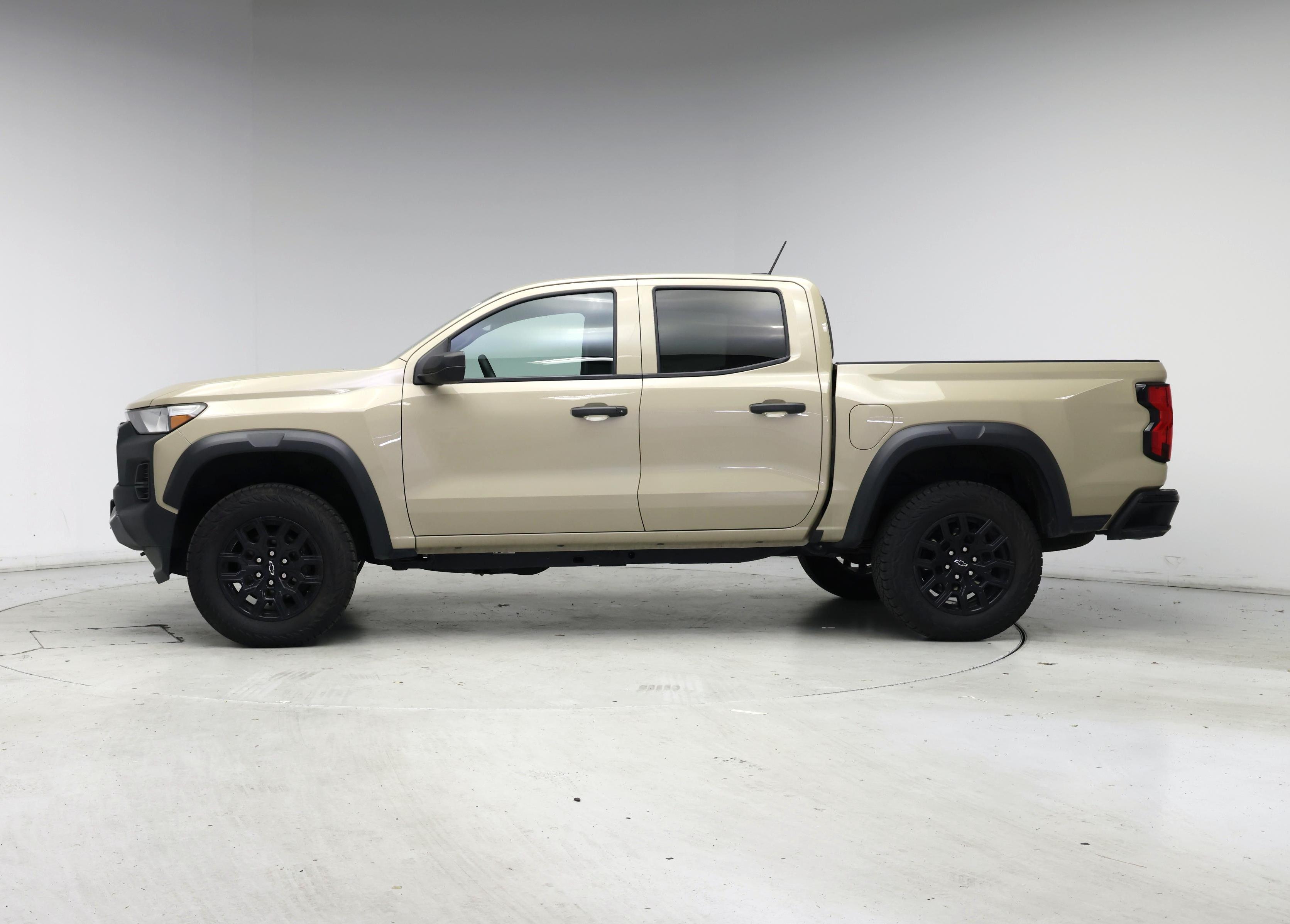 Thumbnail: 2023 Chevrolet Colorado - 3