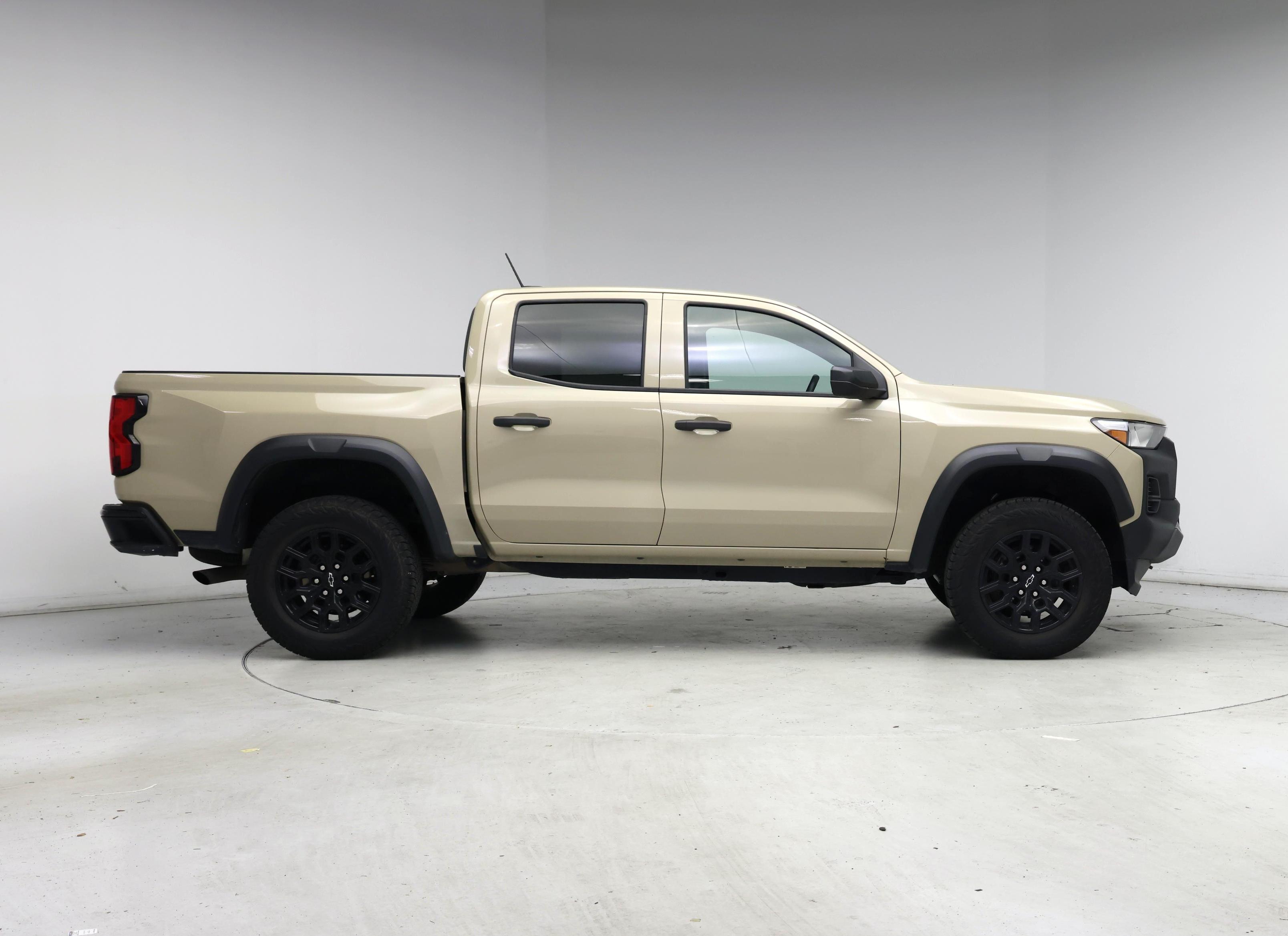 Thumbnail: 2023 Chevrolet Colorado - 7
