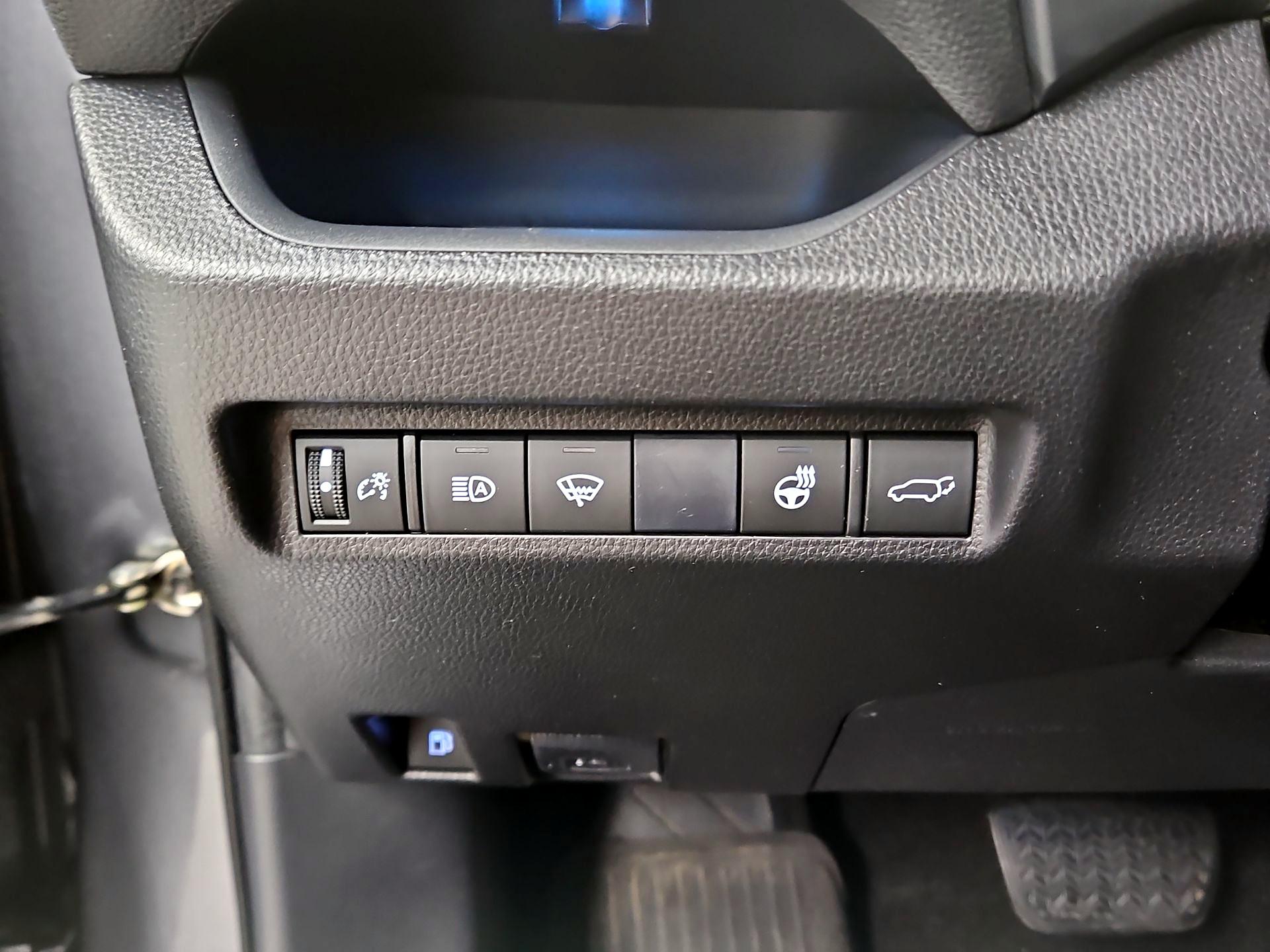 Thumbnail: 2020 Toyota RAV4 - 13
