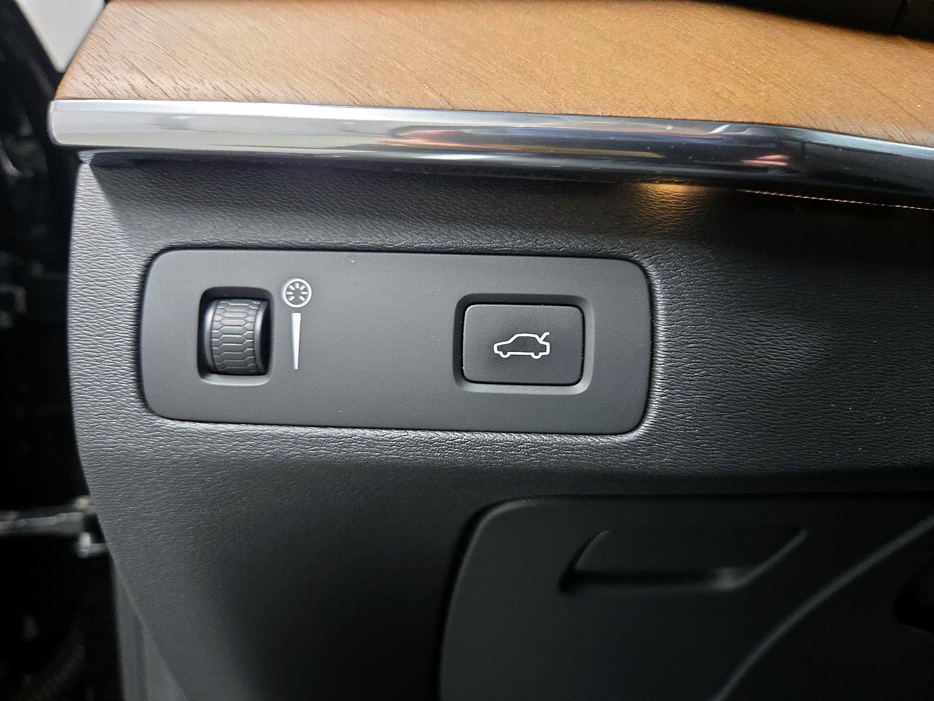 Thumbnail: 2017 Volvo XC90 - 13