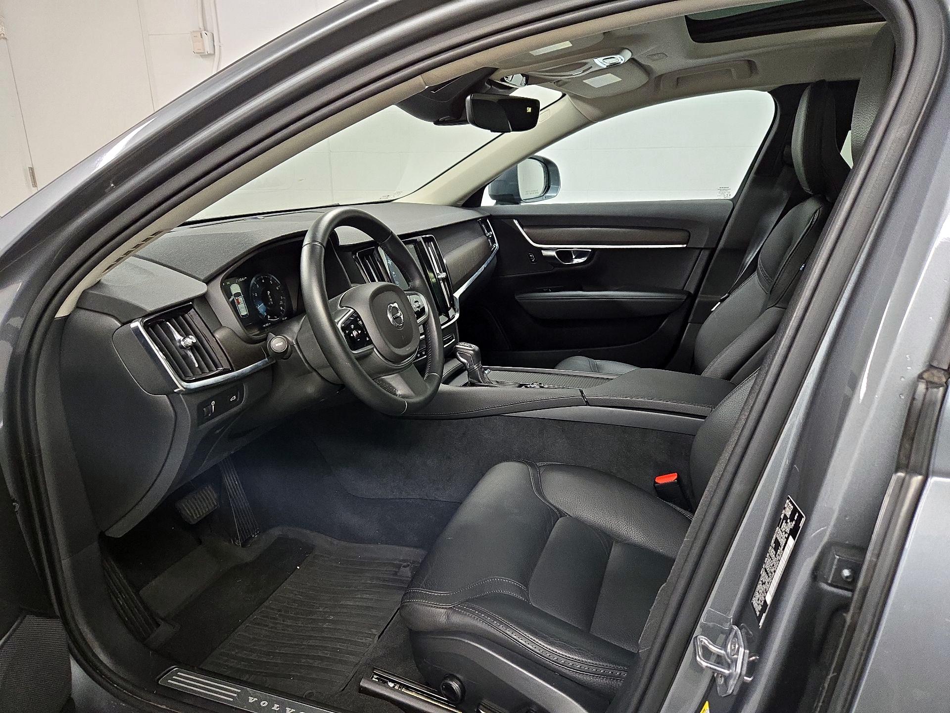 Thumbnail: 2019 Volvo V90 - 11