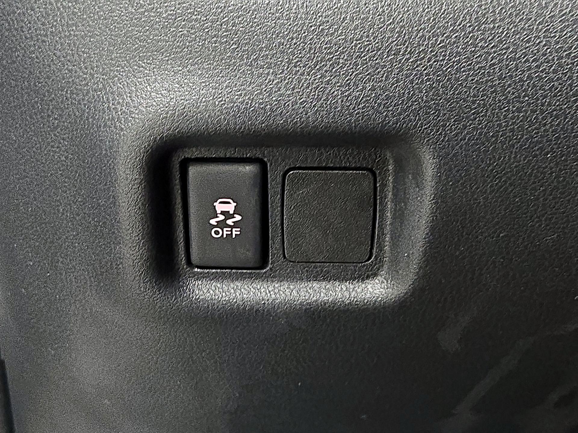 Thumbnail: 2017 Nissan Versa Note - 13