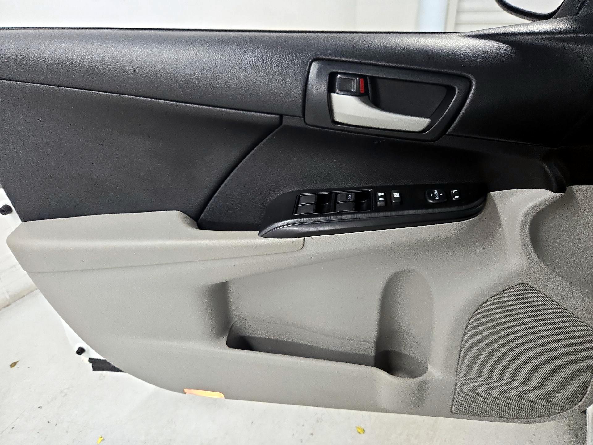 Thumbnail: 2014 Toyota Camry - 12