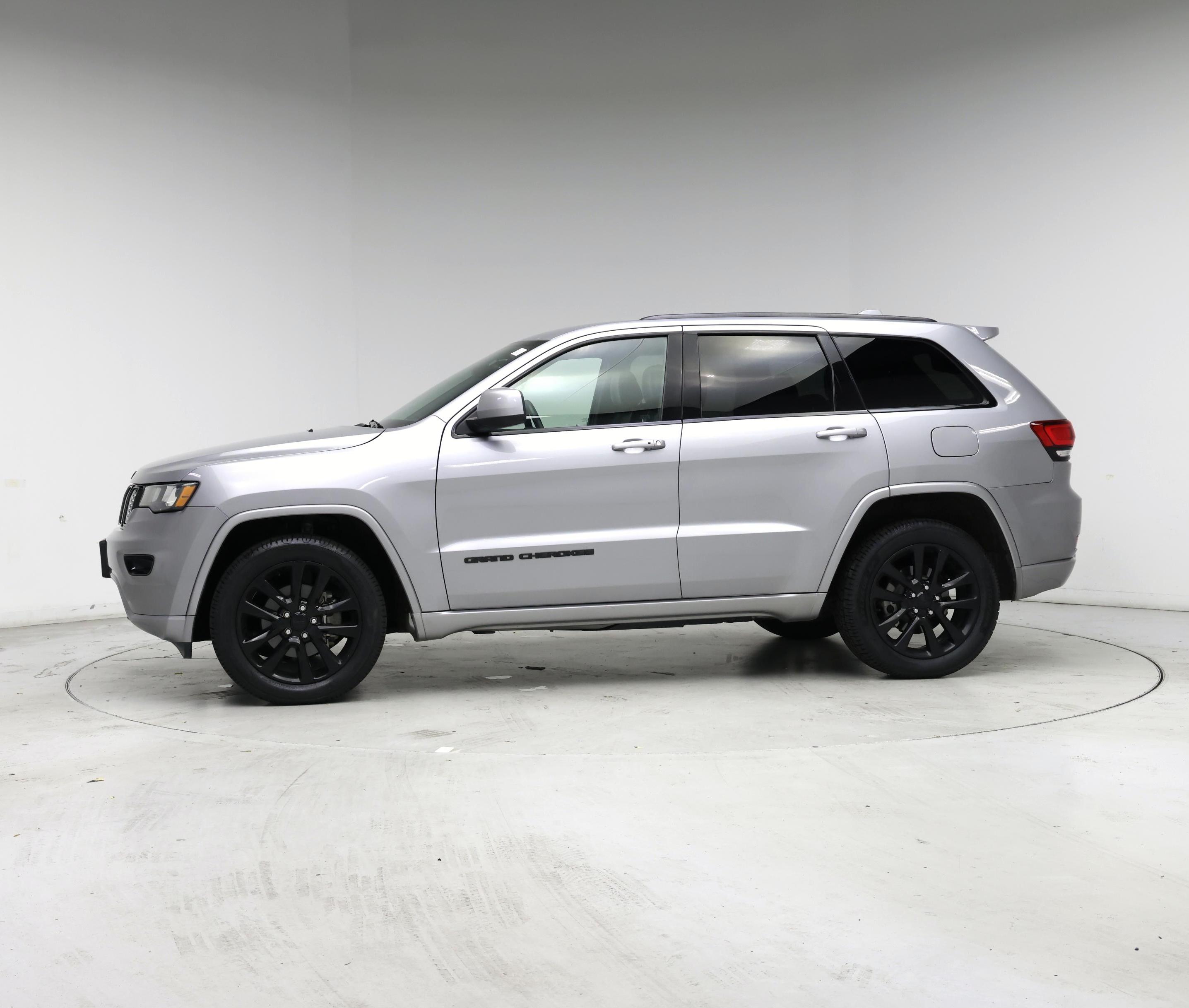 Thumbnail: 2018 Jeep Grand Cherokee - 3