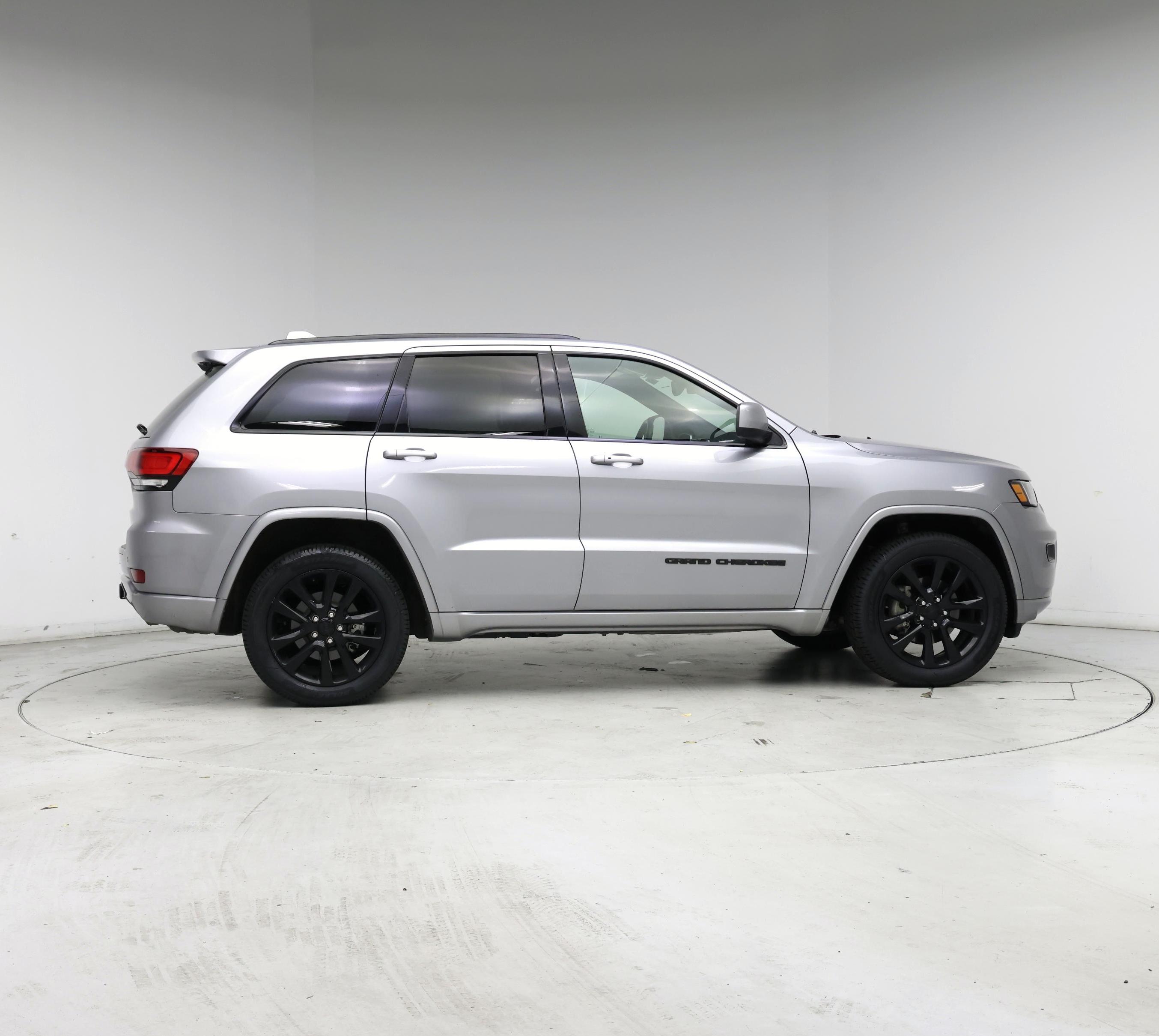 Thumbnail: 2018 Jeep Grand Cherokee - 7