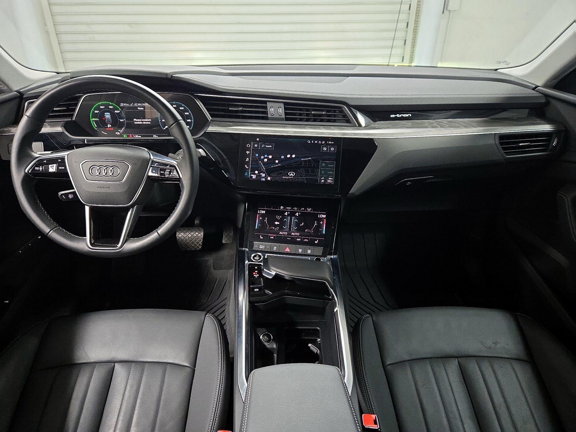 Thumbnail: 2022 Audi e-tron S - 9