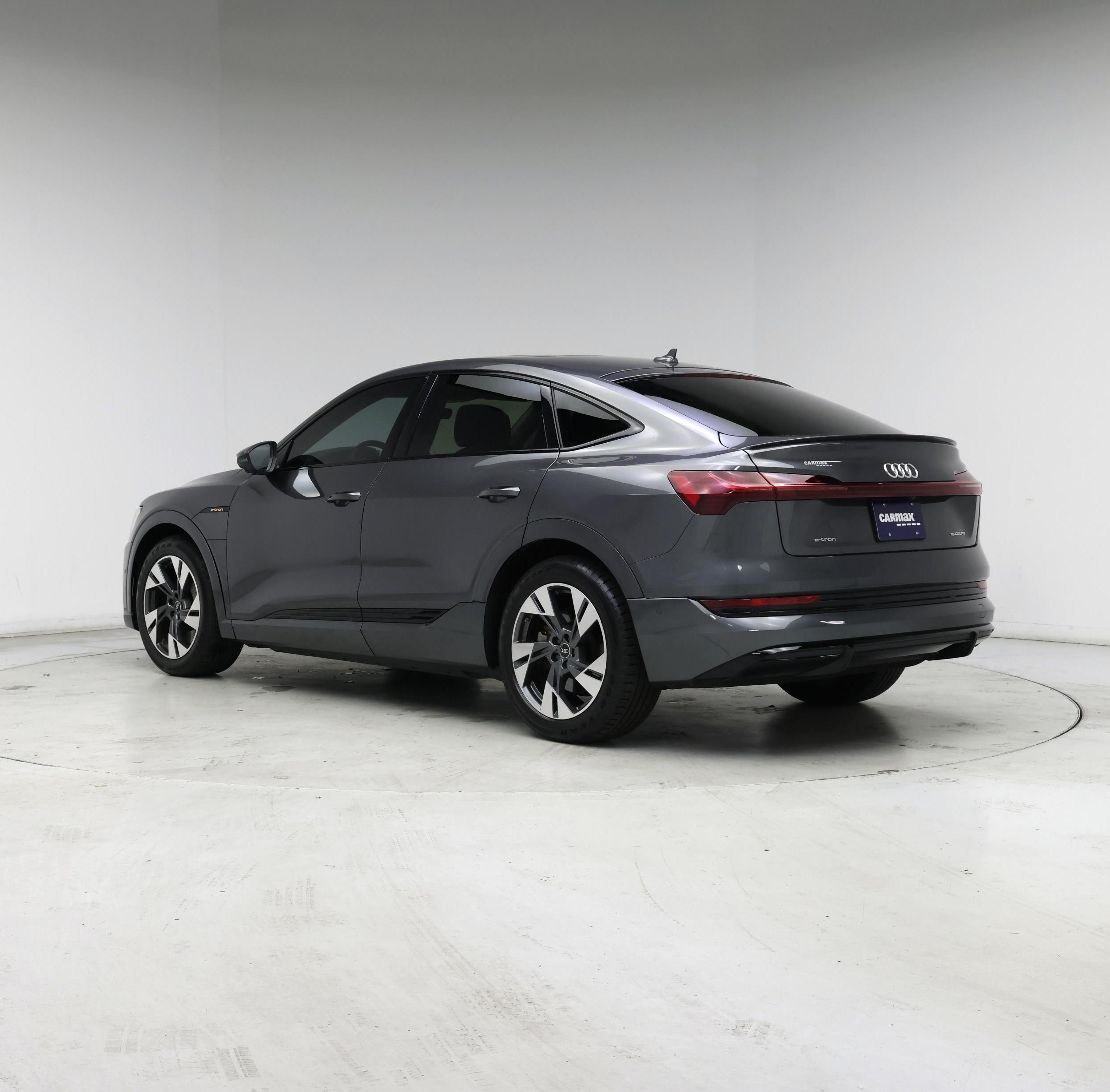 Thumbnail: 2022 Audi e-tron S - 2
