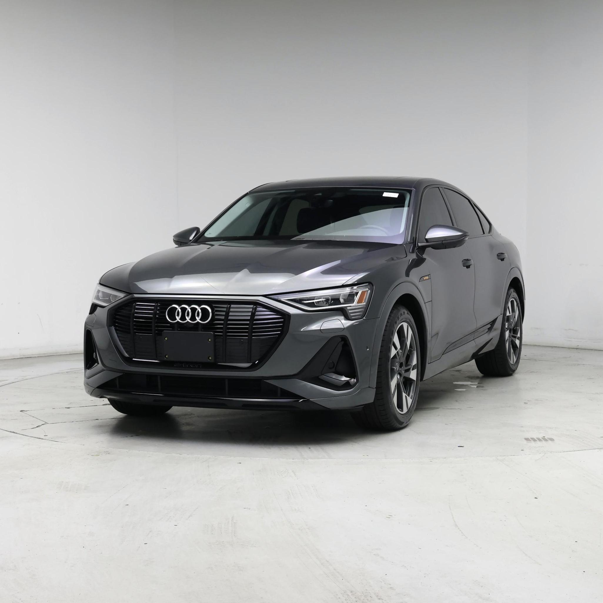 Thumbnail: 2022 Audi e-tron S - 4