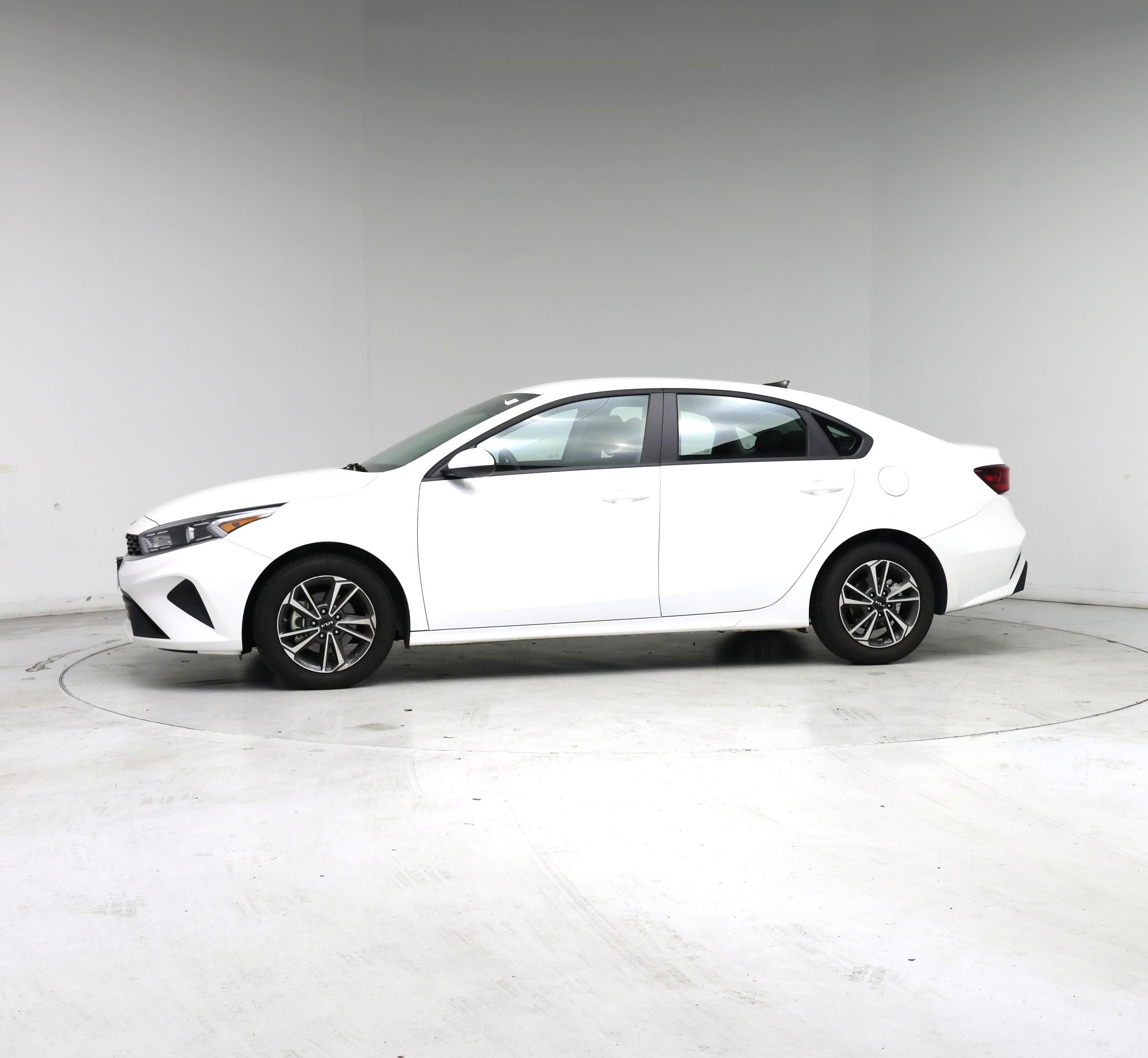 Thumbnail: 2024 Kia Forte - 3