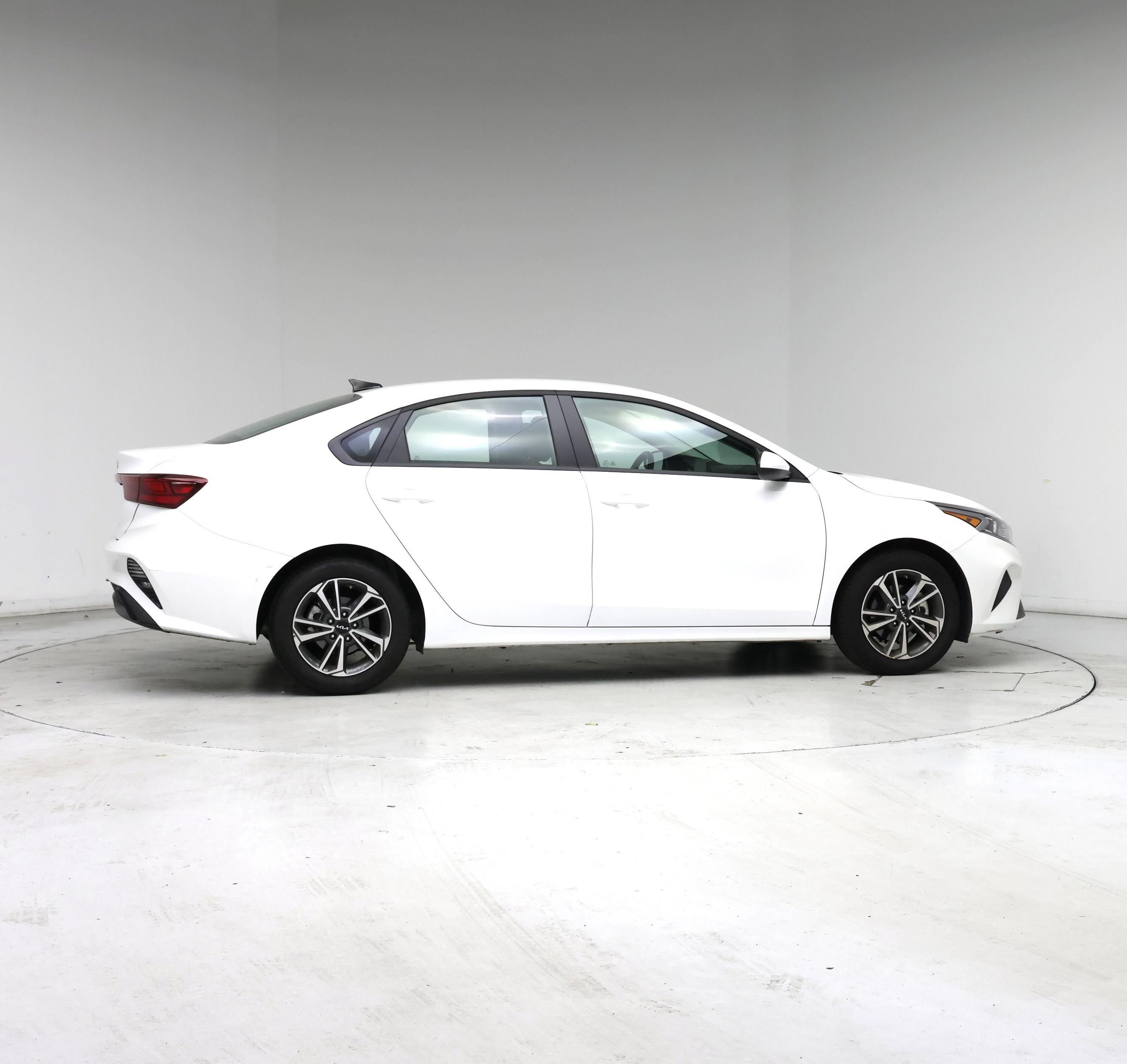 Thumbnail: 2024 Kia Forte - 7