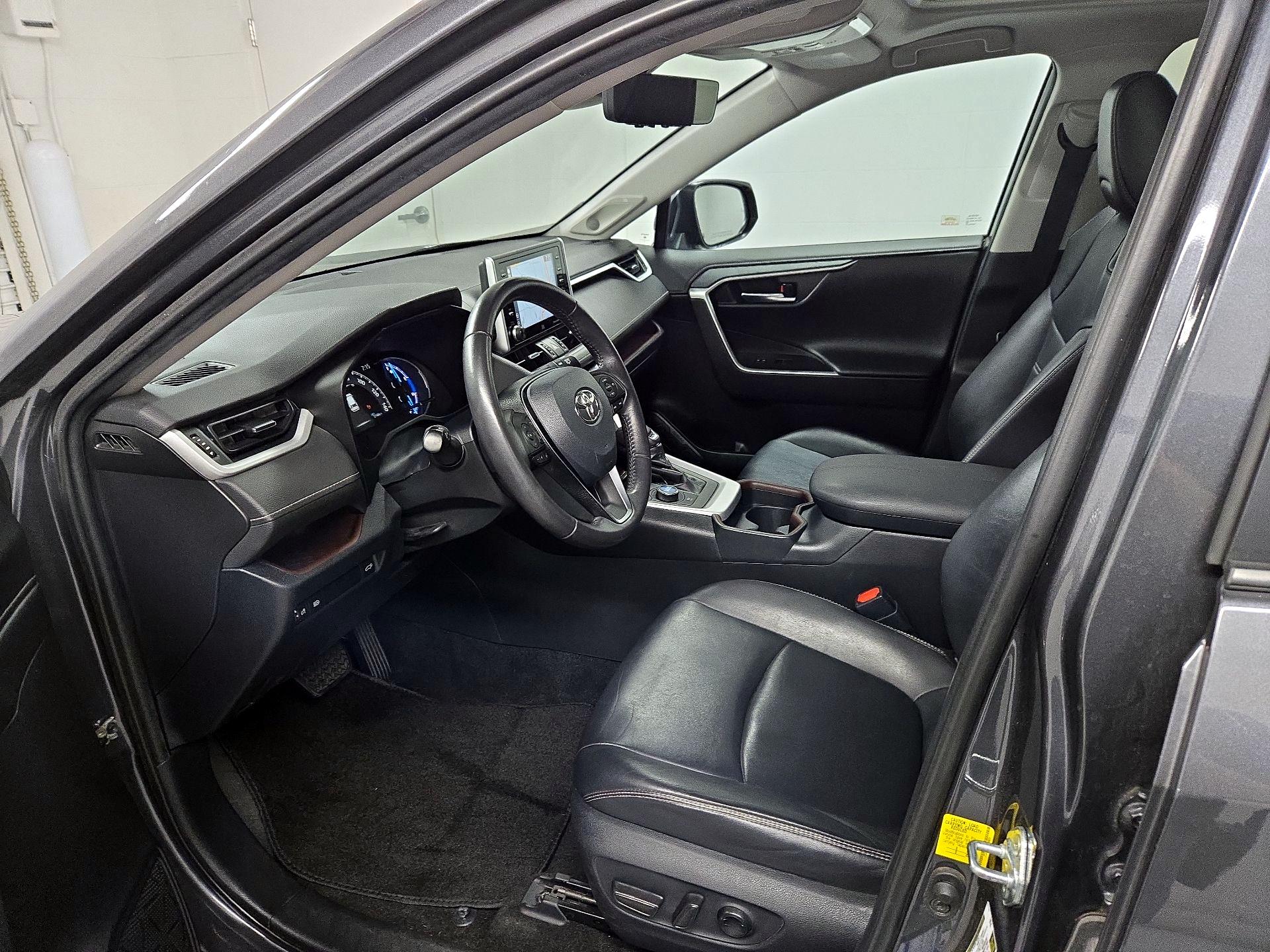 Thumbnail: 2020 Toyota RAV4 - 11