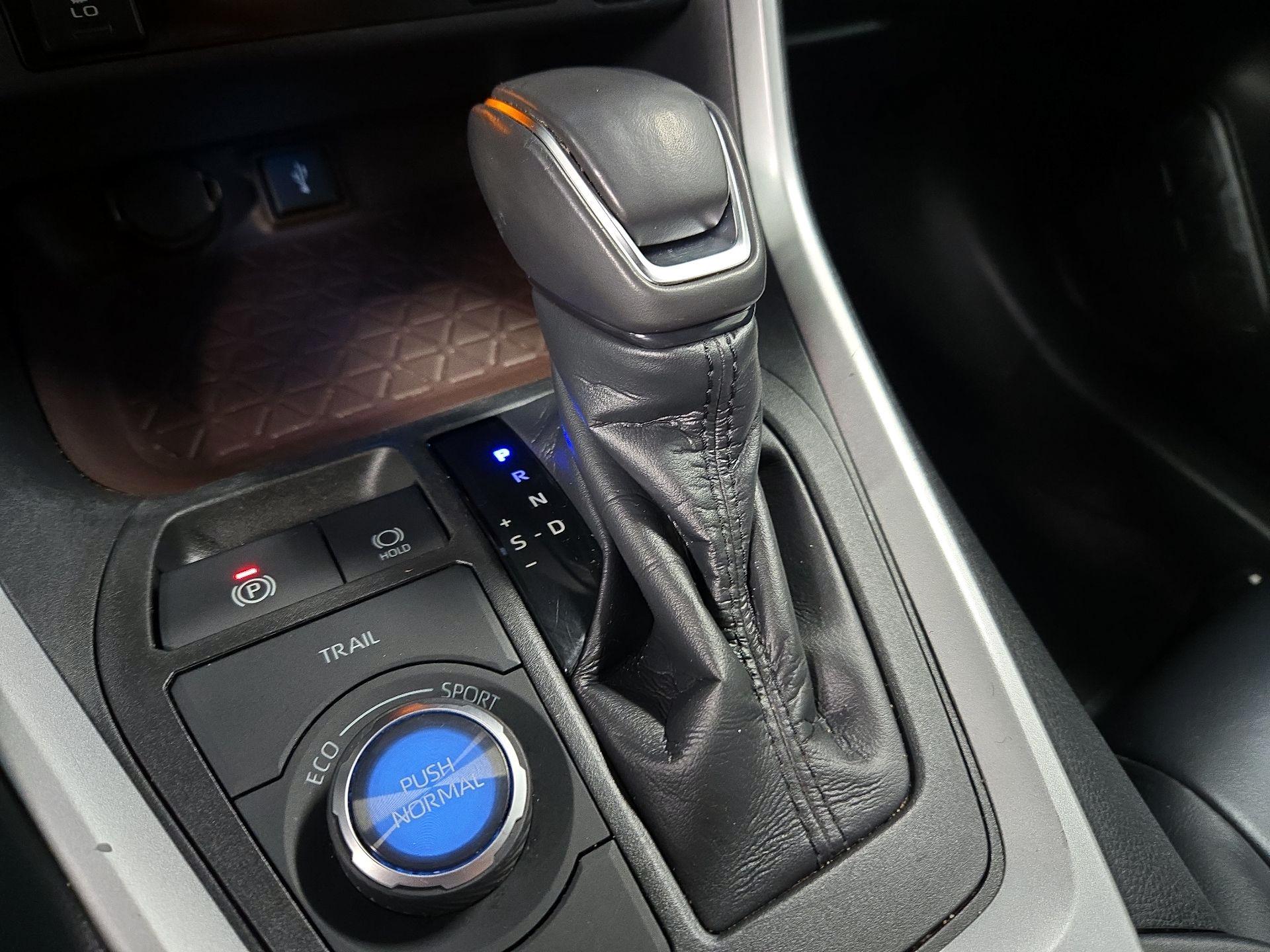 Thumbnail: 2020 Toyota RAV4 - 18