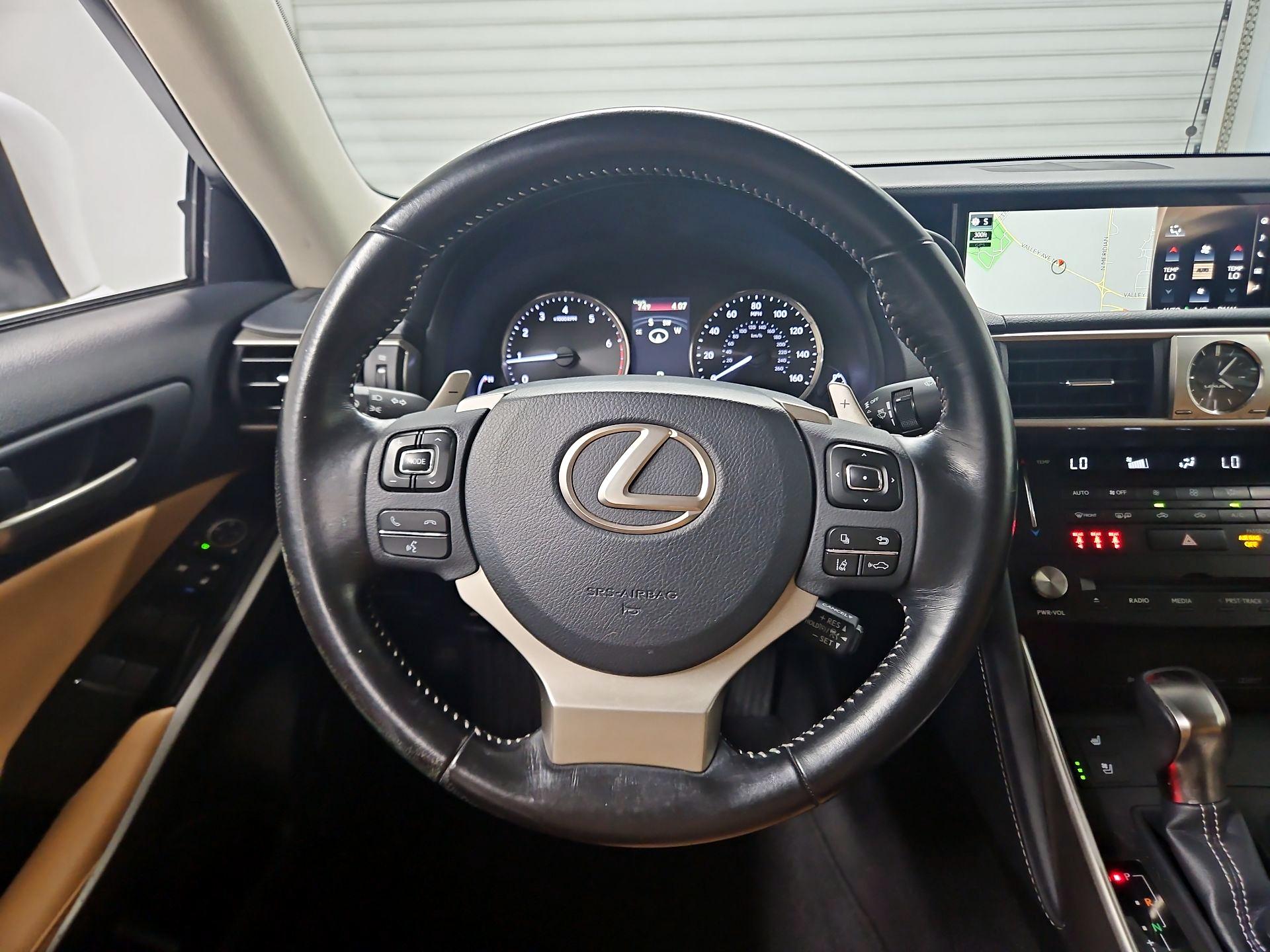 Thumbnail: 2017 Lexus IS - 10