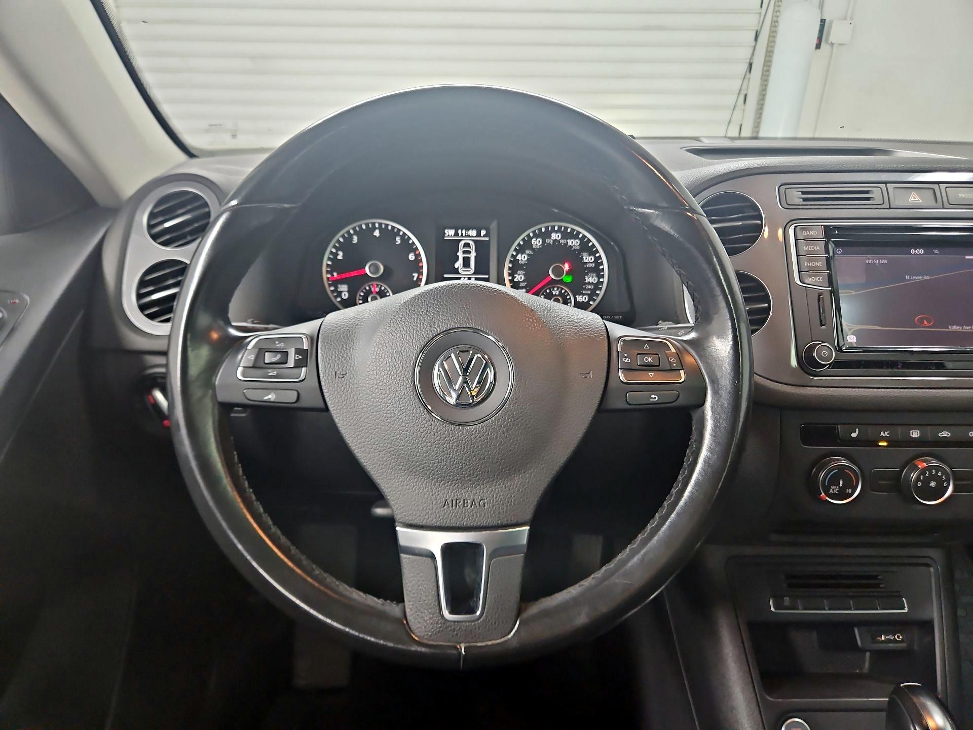 Thumbnail: 2016 Volkswagen Tiguan - 10