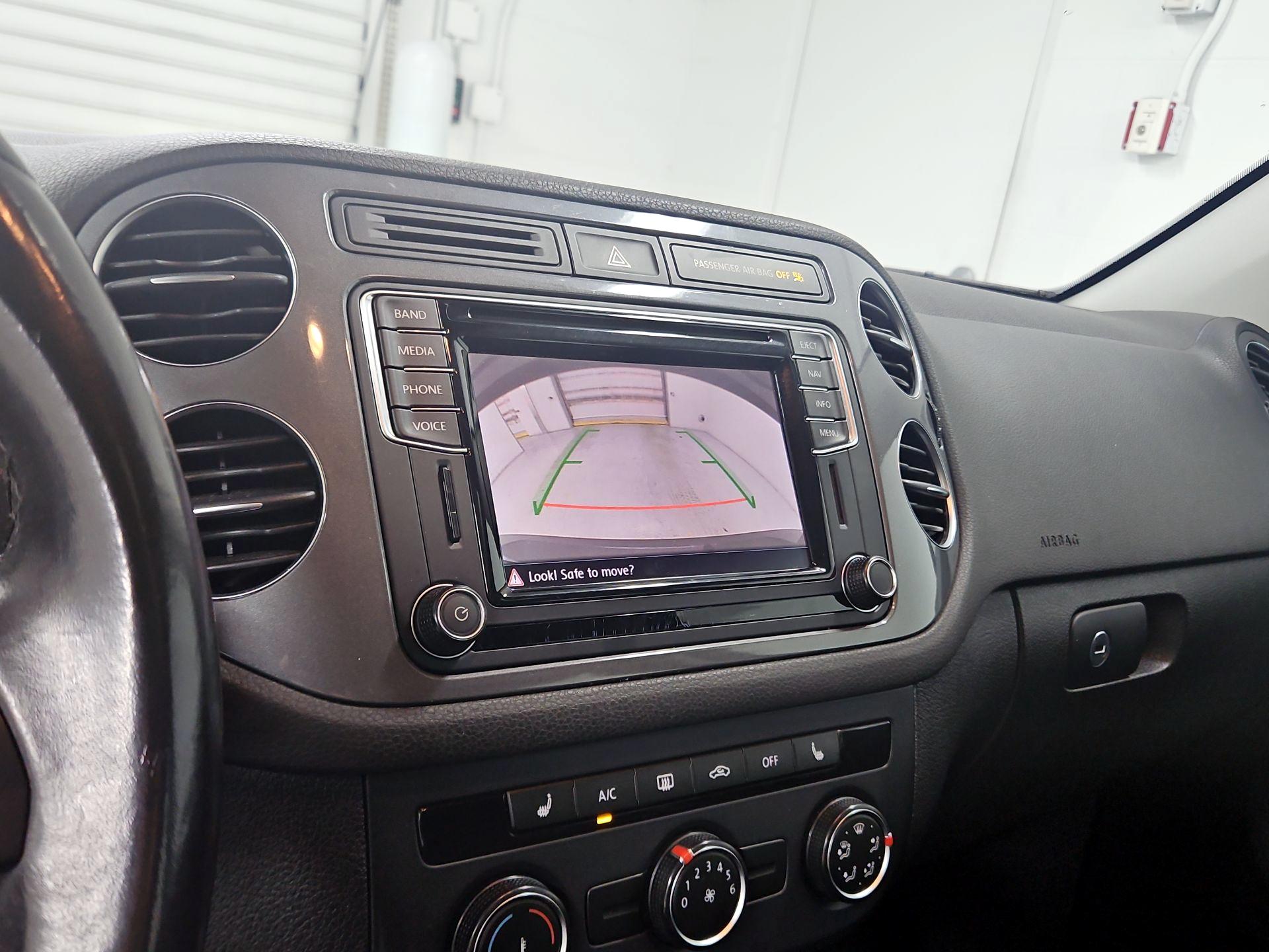 Thumbnail: 2016 Volkswagen Tiguan - 15