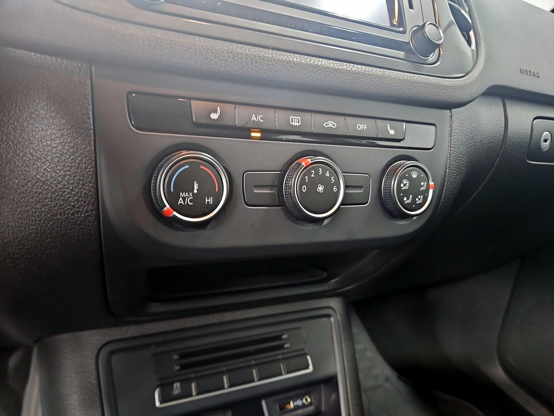 Thumbnail: 2016 Volkswagen Tiguan - 17