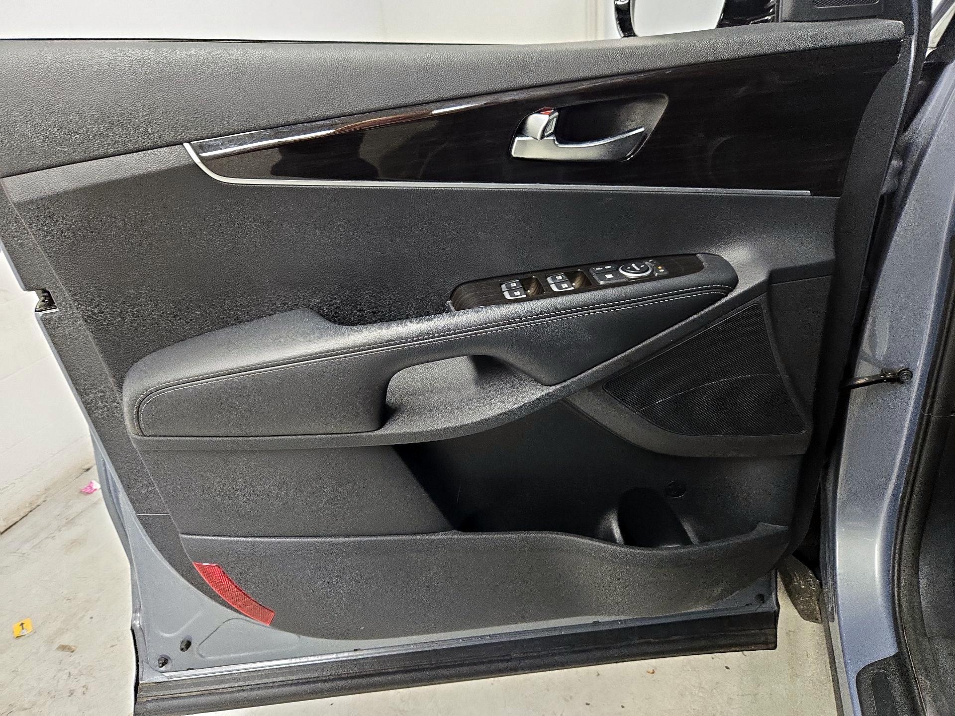 Thumbnail: 2020 Kia Sorento - 12