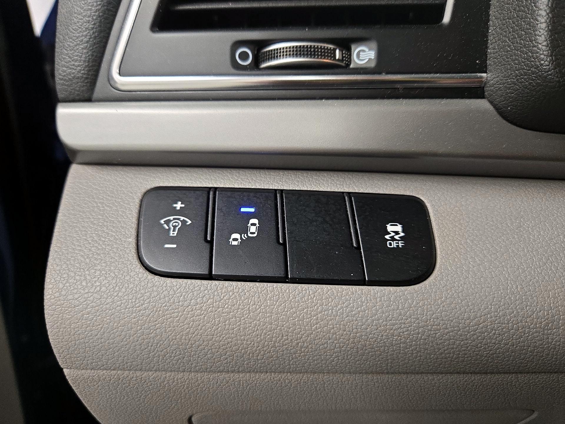 Thumbnail: 2018 Hyundai Elantra - 13