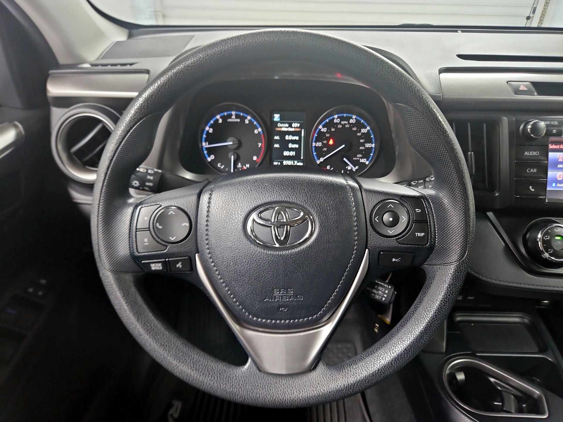 Thumbnail: 2017 Toyota RAV4 - 10