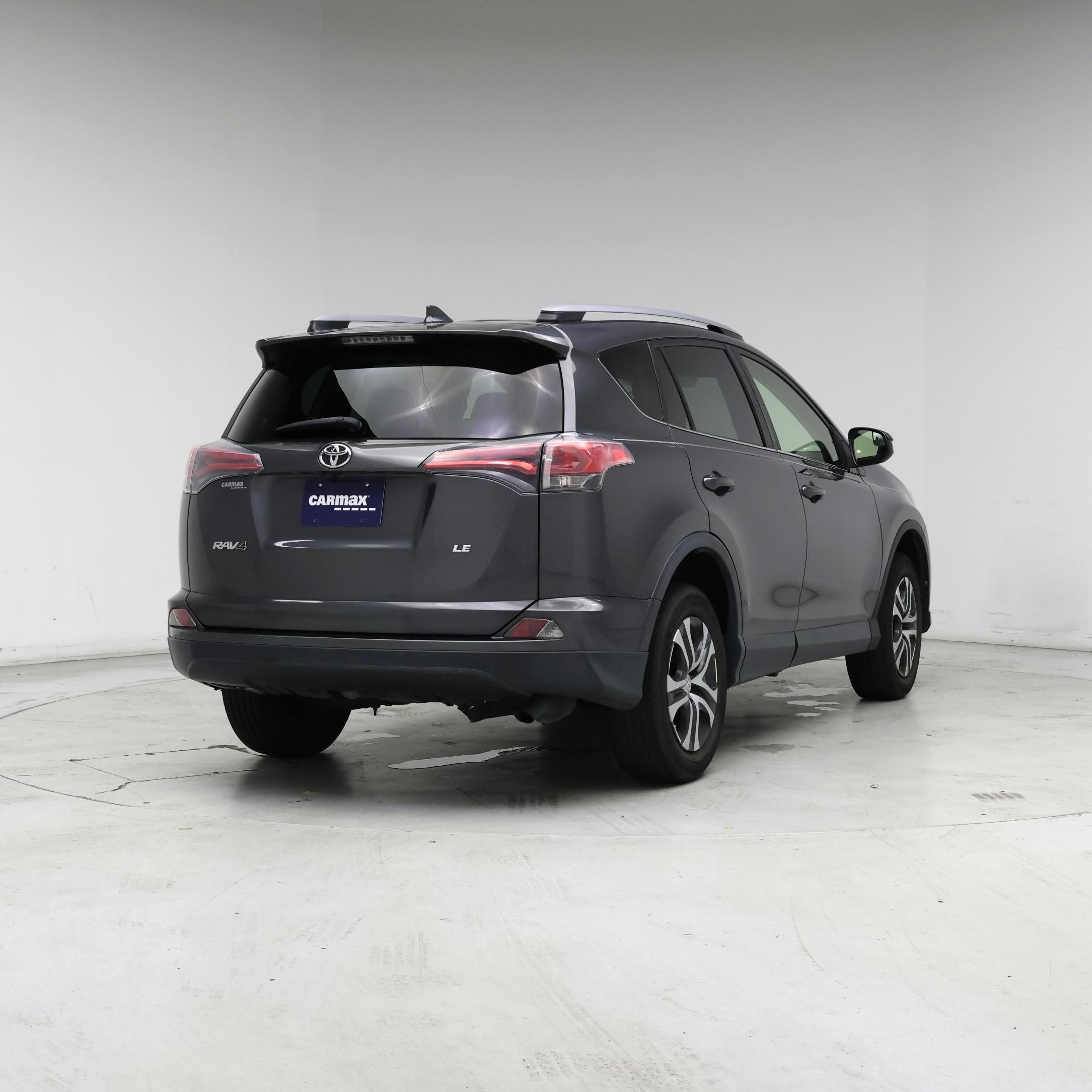 Thumbnail: 2017 Toyota RAV4 - 8