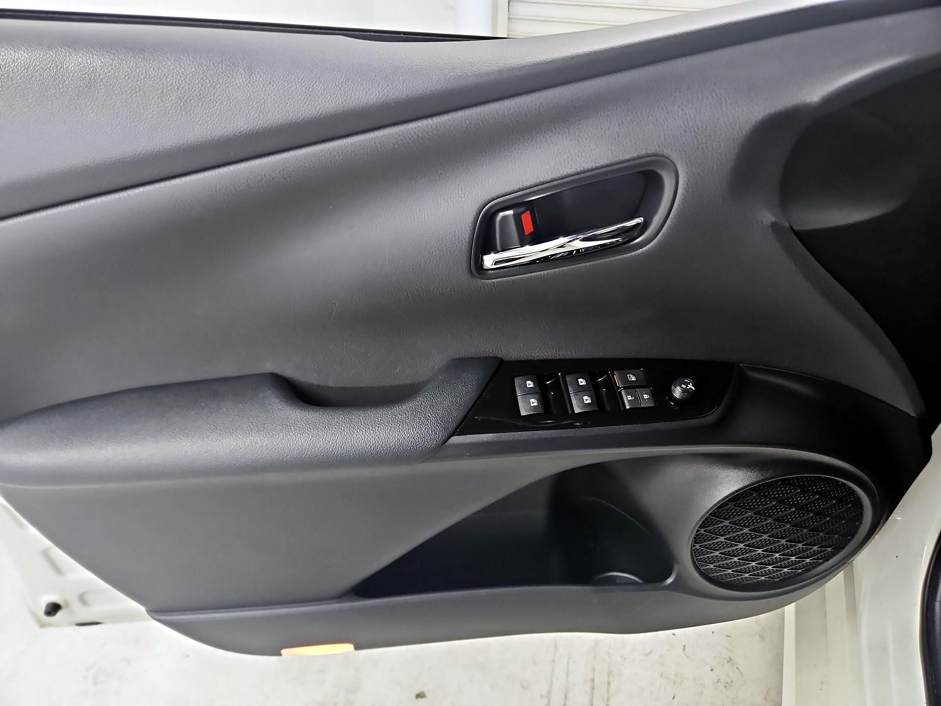 Thumbnail: 2018 Toyota Prius - 12