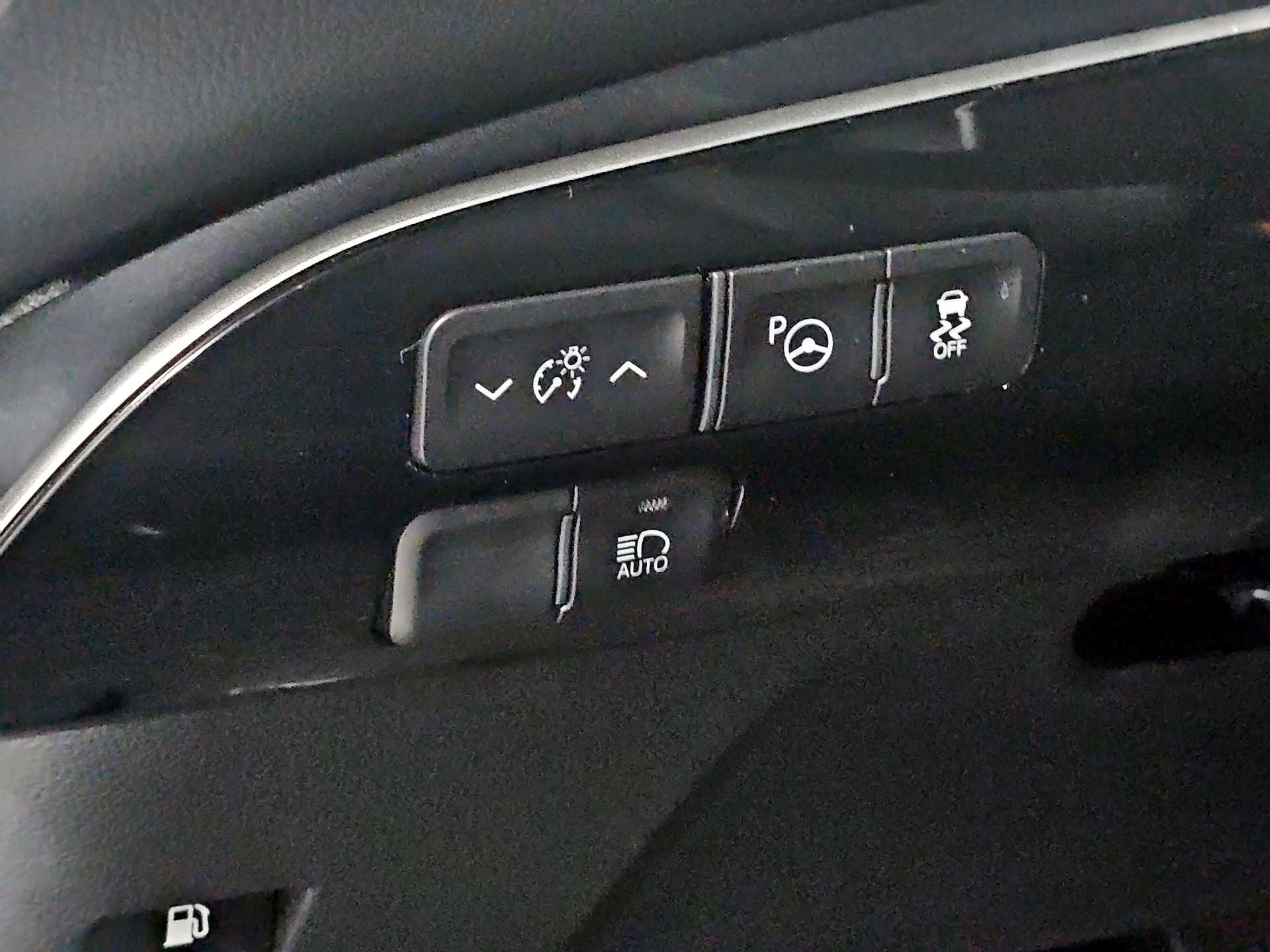 Thumbnail: 2018 Toyota Prius - 13