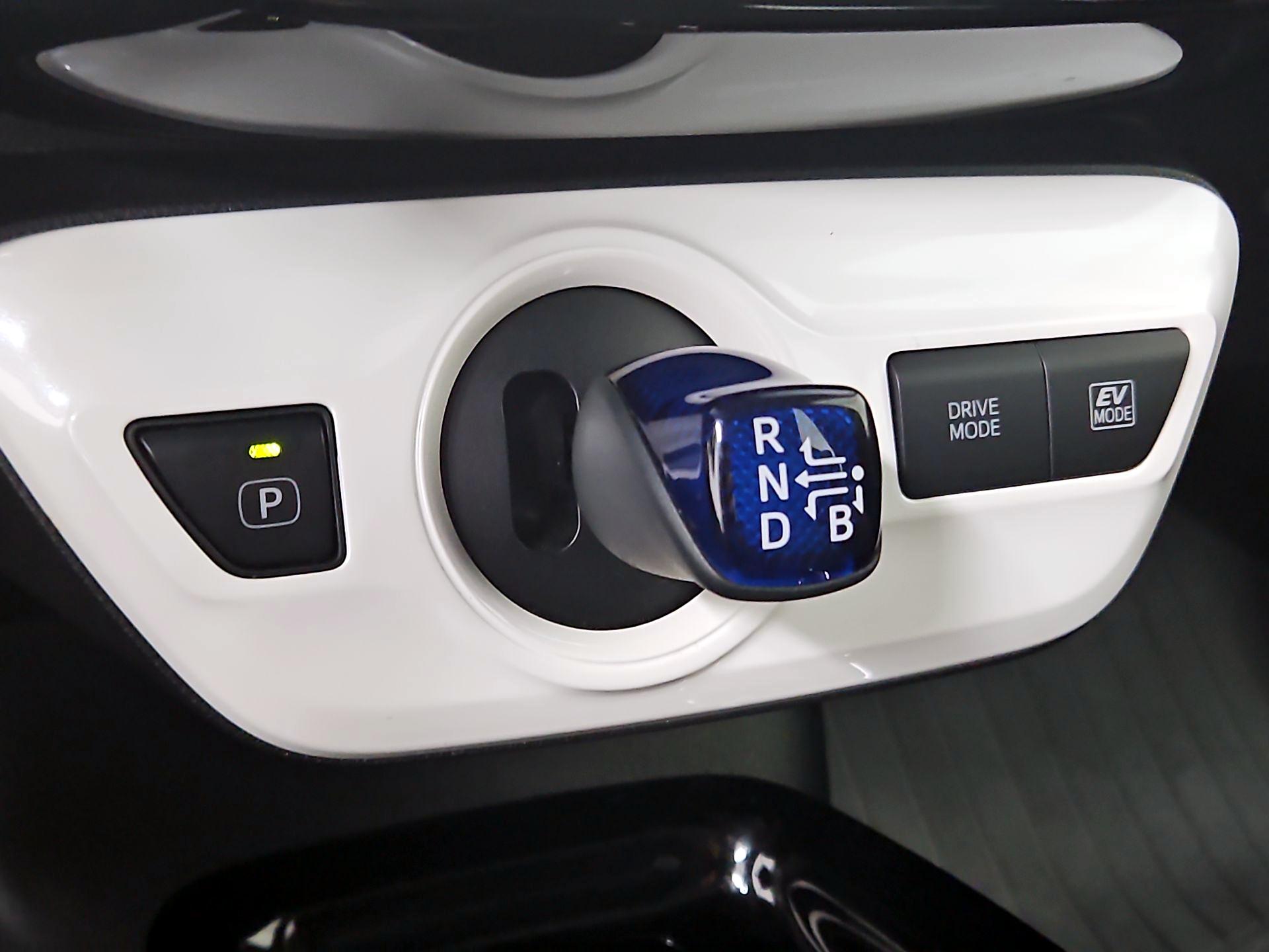 Thumbnail: 2018 Toyota Prius - 18