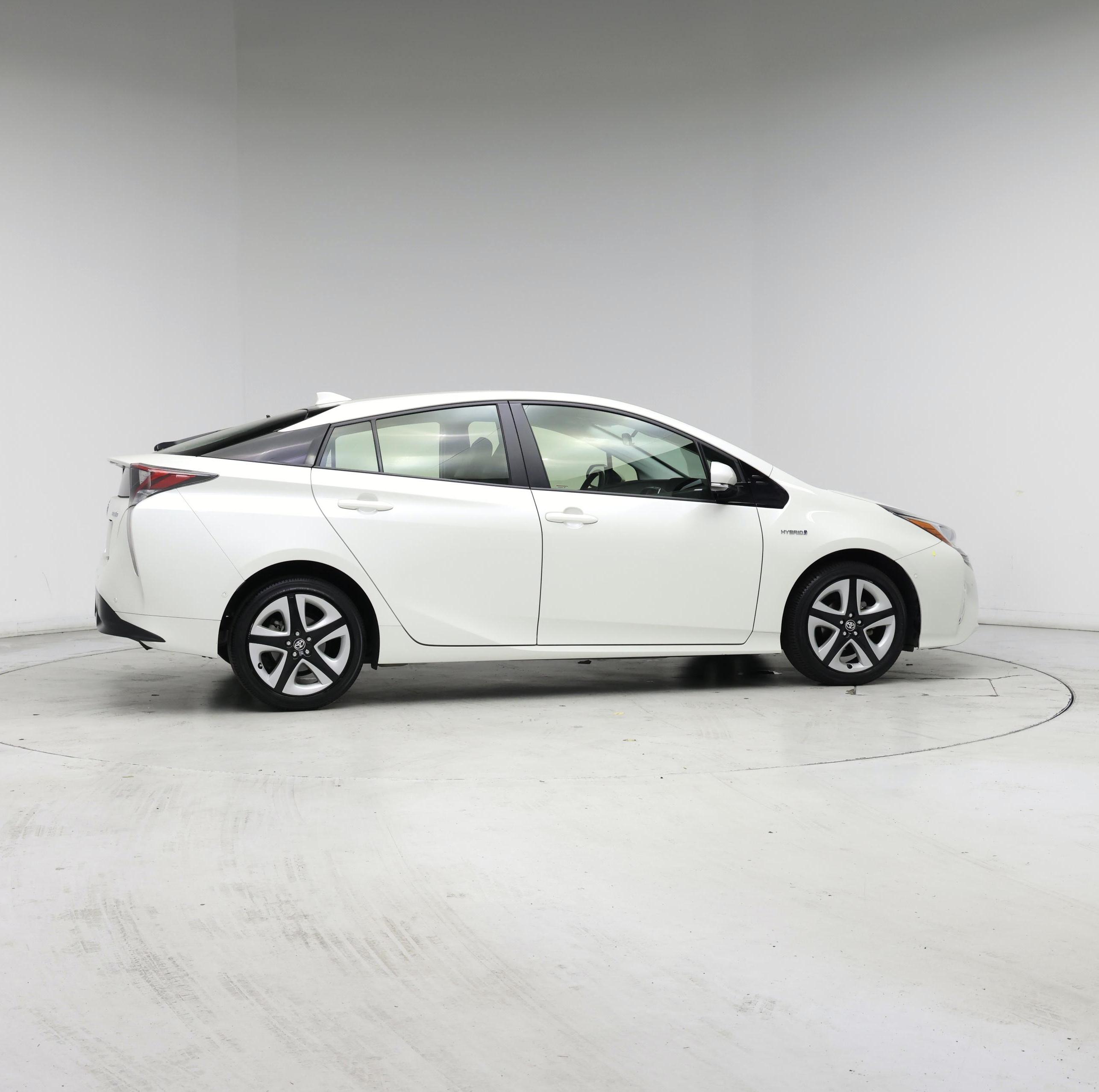 Thumbnail: 2018 Toyota Prius - 7
