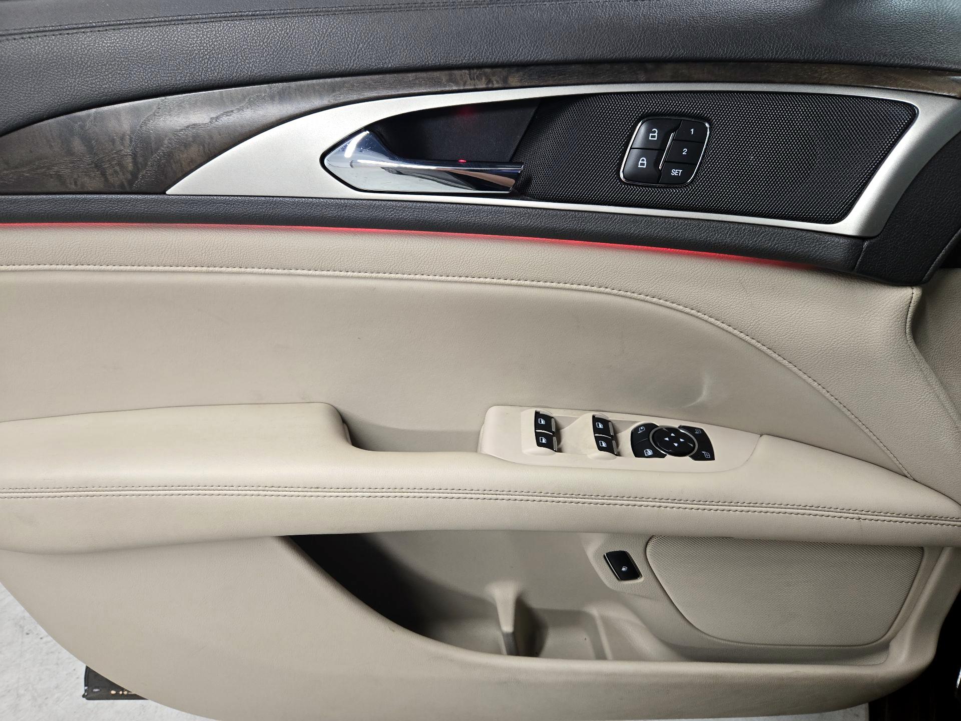 Thumbnail: 2017 Lincoln MKZ - 12