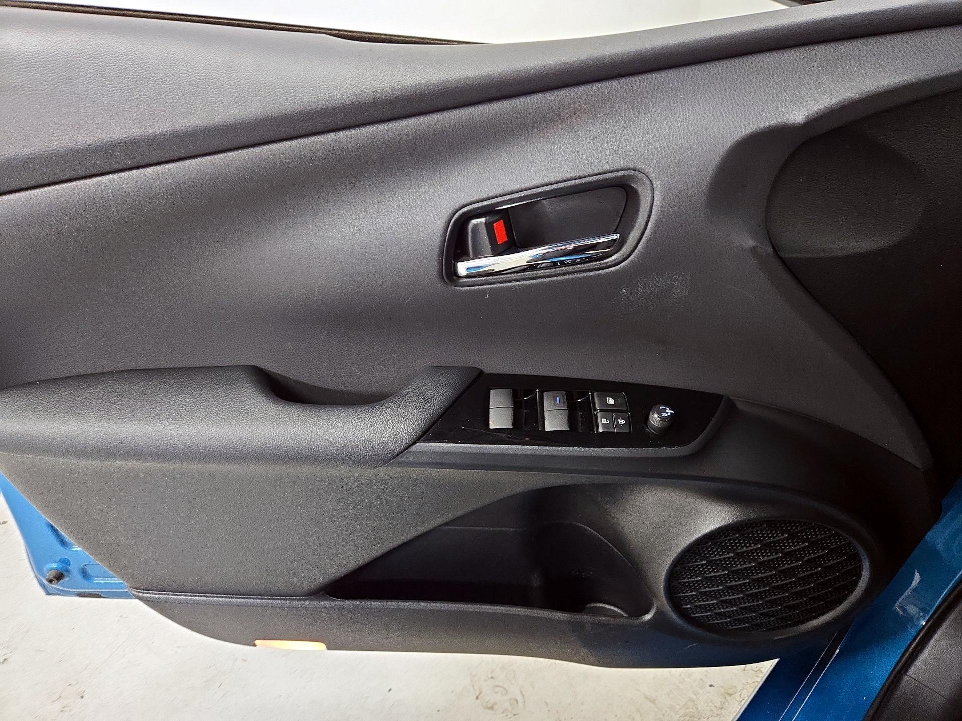 Thumbnail: 2021 Toyota Prius Prime - 12