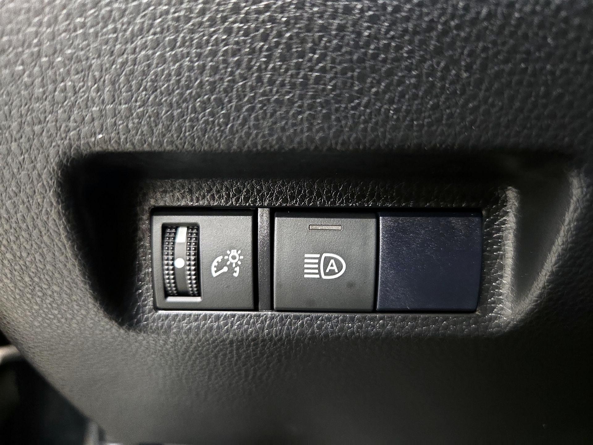 Thumbnail: 2020 Toyota RAV4 - 13