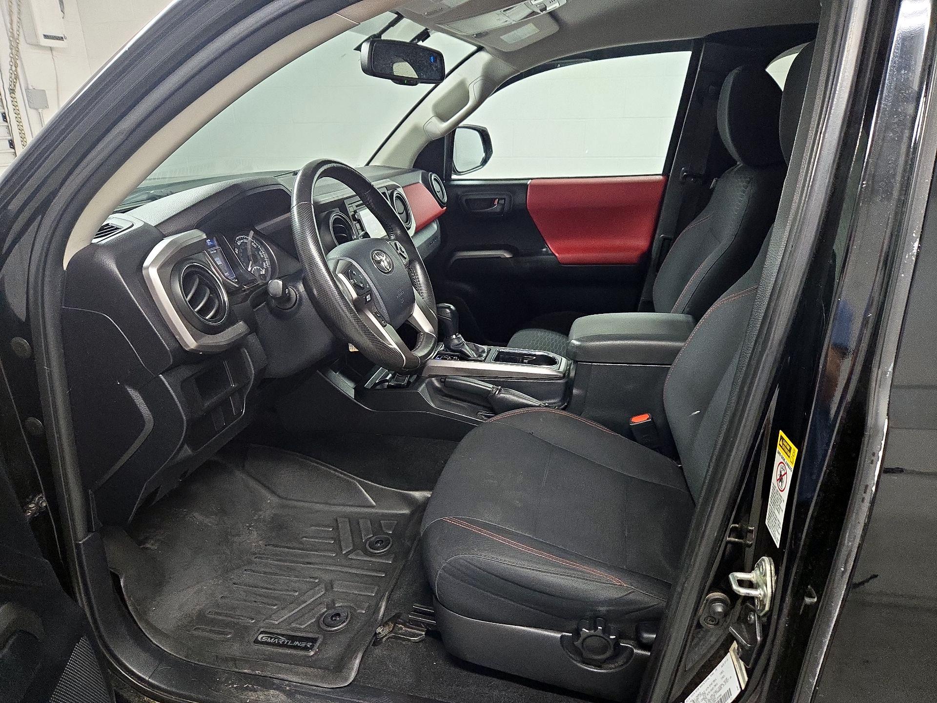 Thumbnail: 2016 Toyota Tacoma - 11