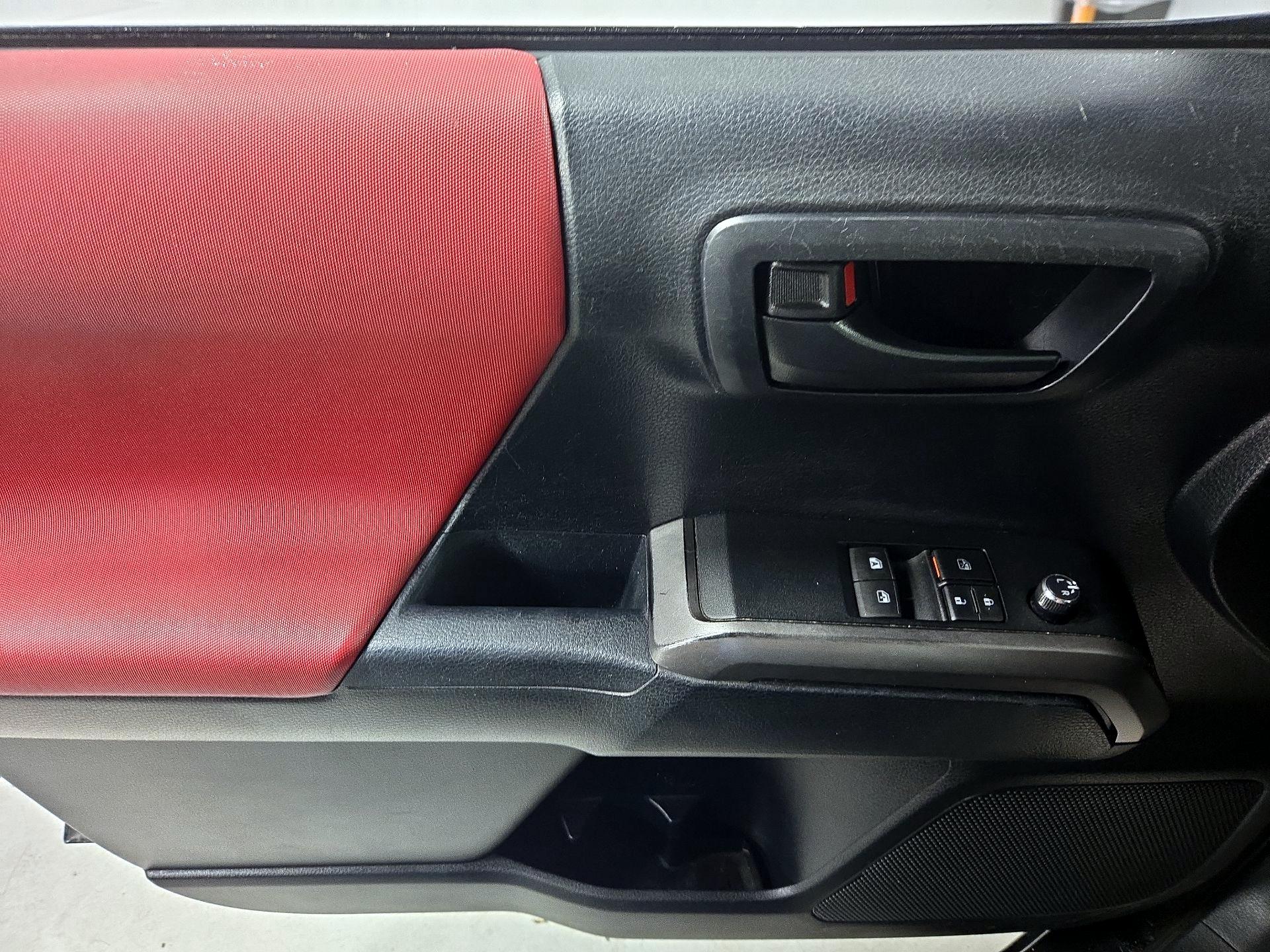 Thumbnail: 2016 Toyota Tacoma - 12