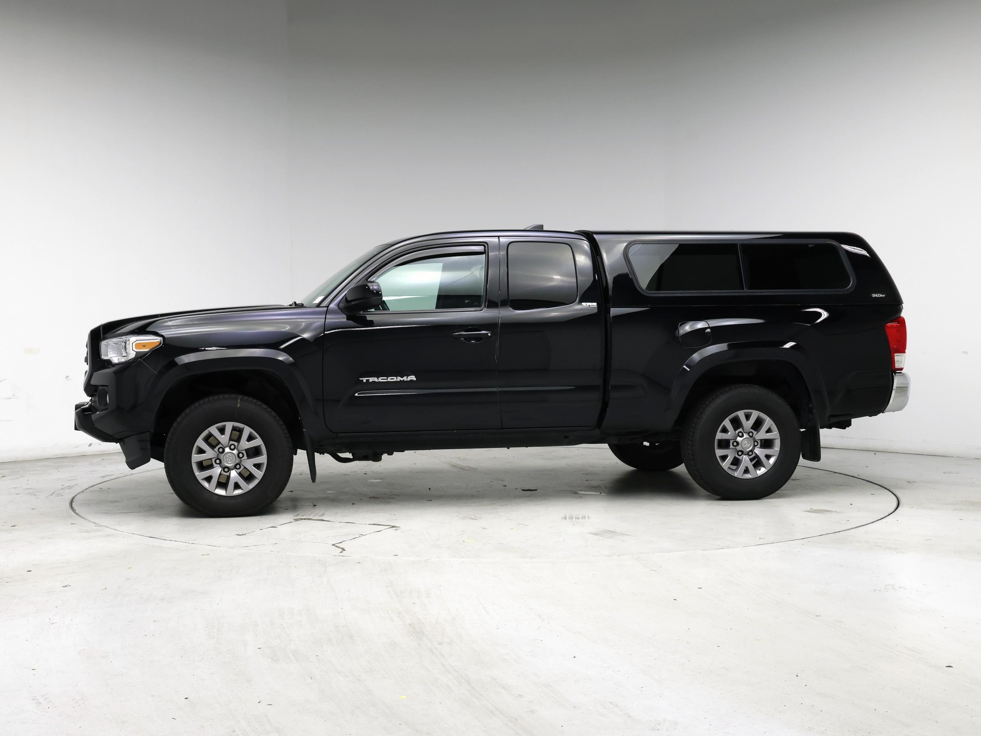 Thumbnail: 2016 Toyota Tacoma - 3