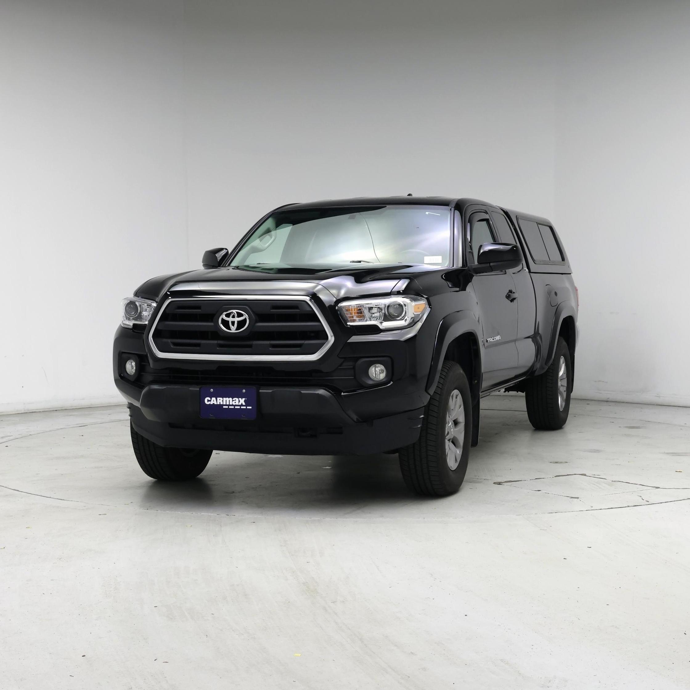 Thumbnail: 2016 Toyota Tacoma - 4